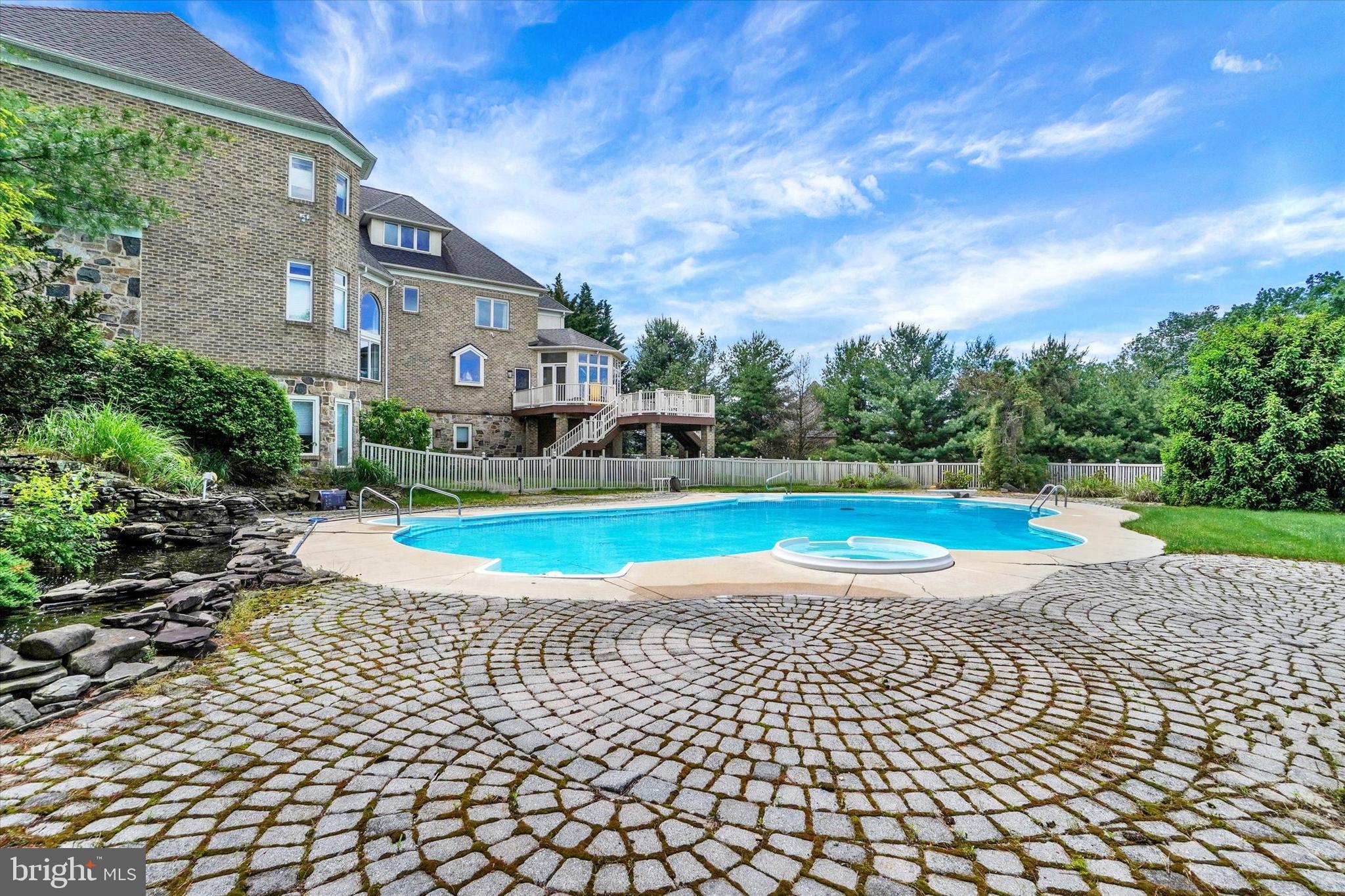 DEER CHASE - Residential