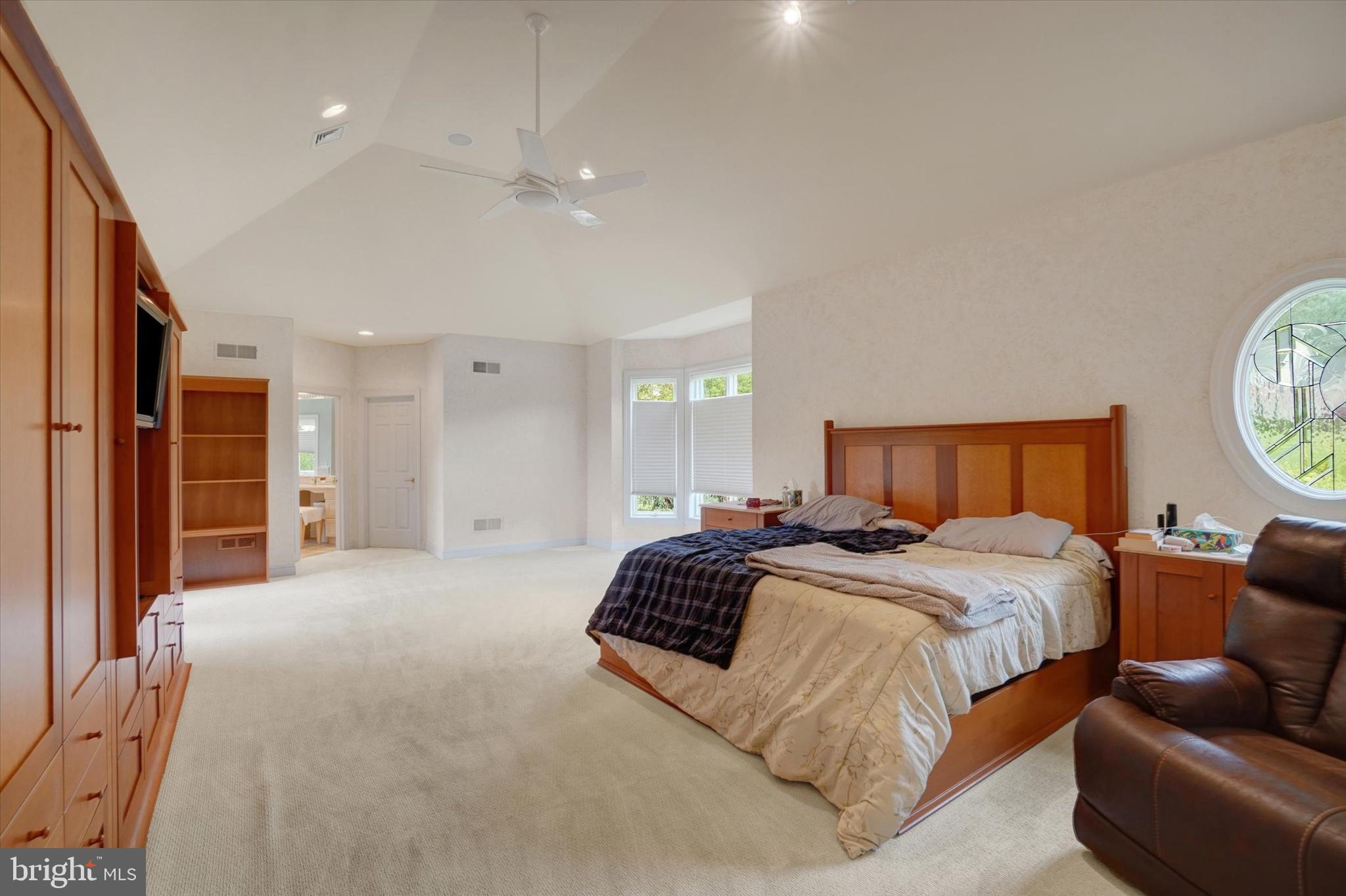 DEER CHASE - Residential