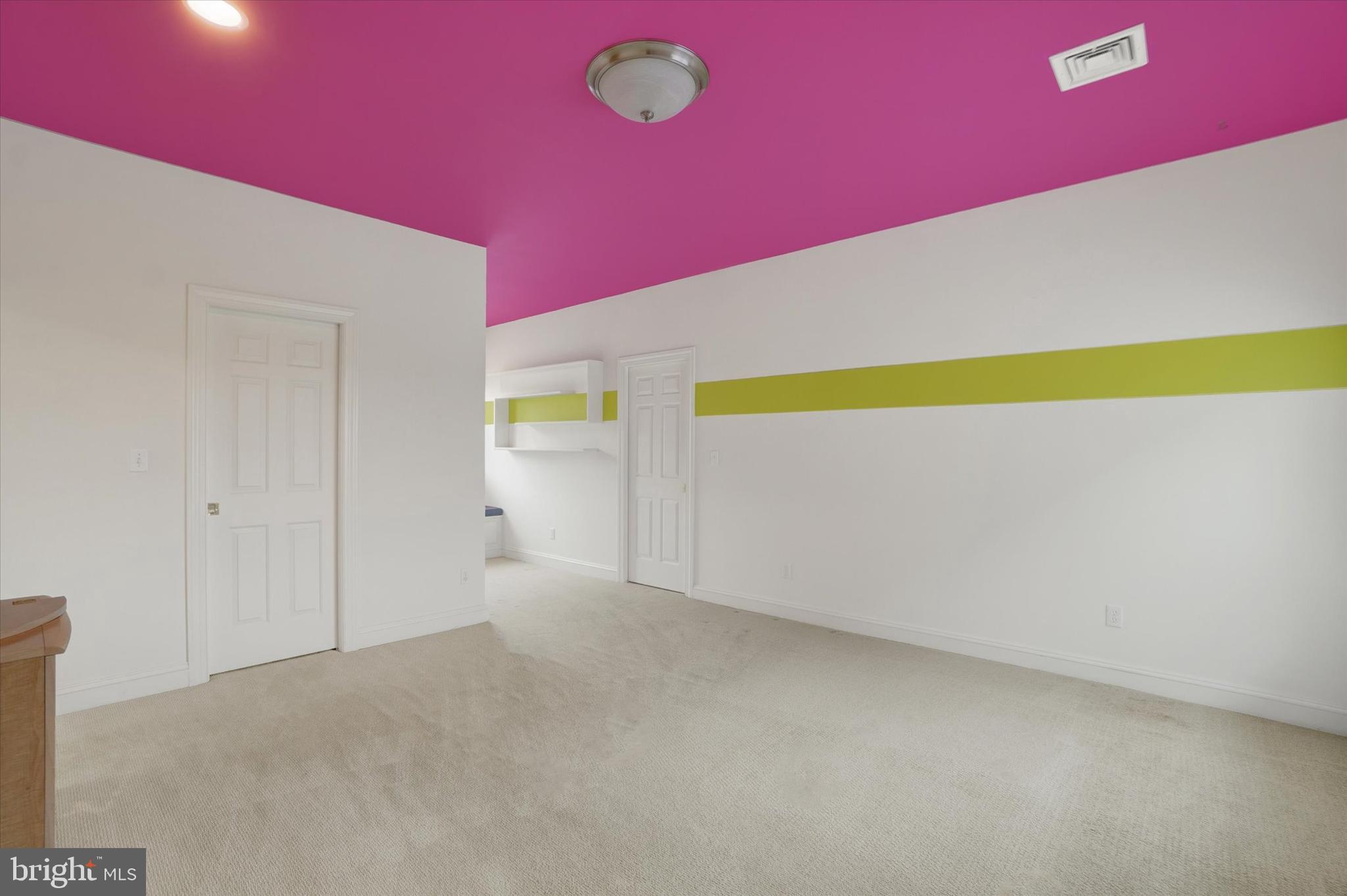 DEER CHASE - Residential