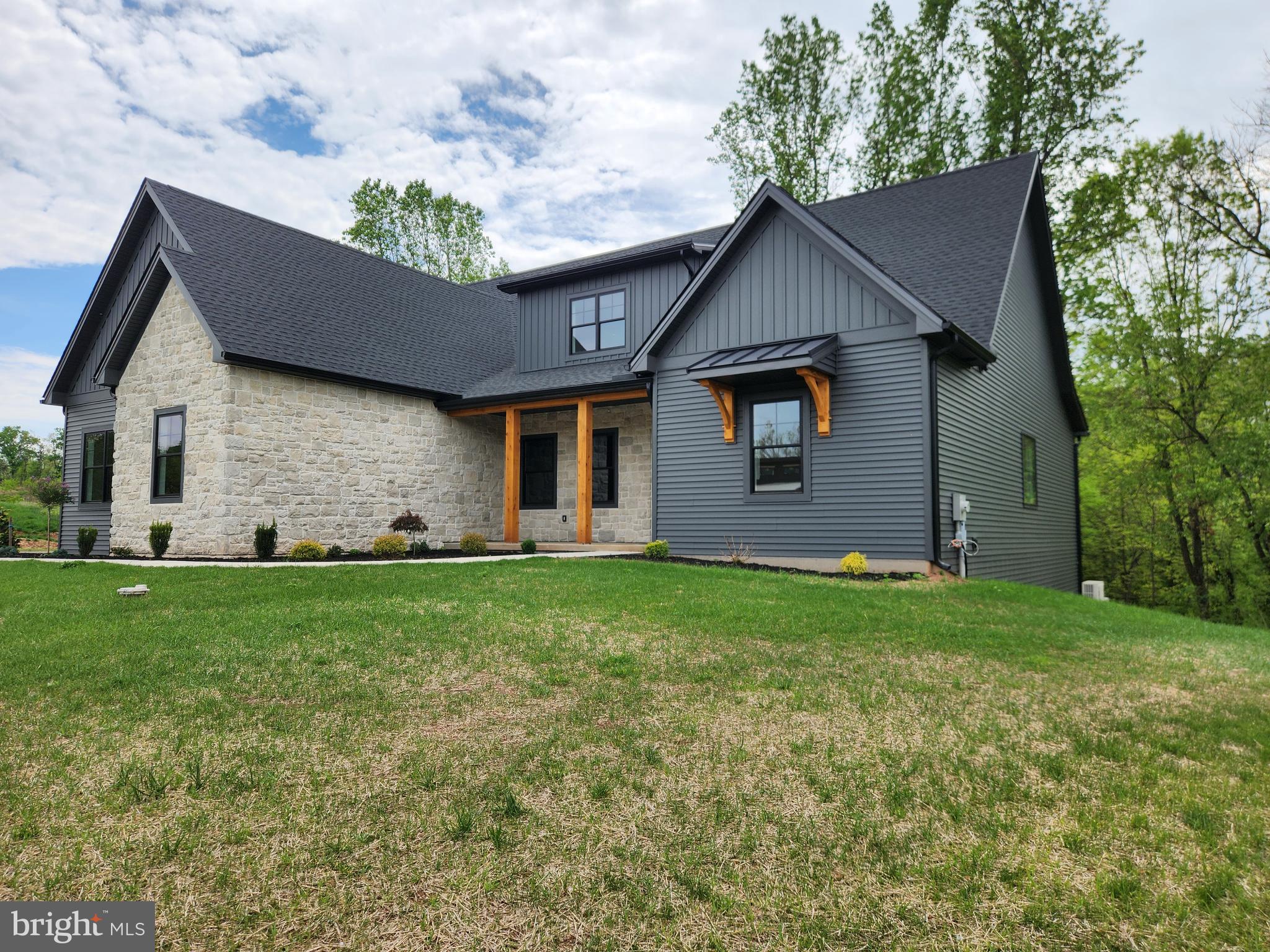413 WILLOW OAK DRIVE