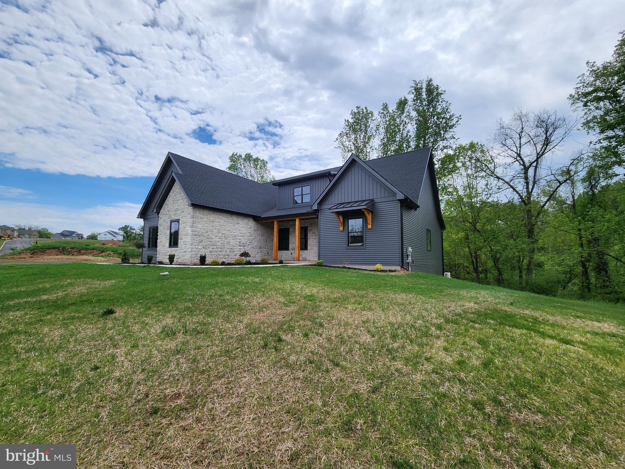 413 WILLOW OAK DRIVE