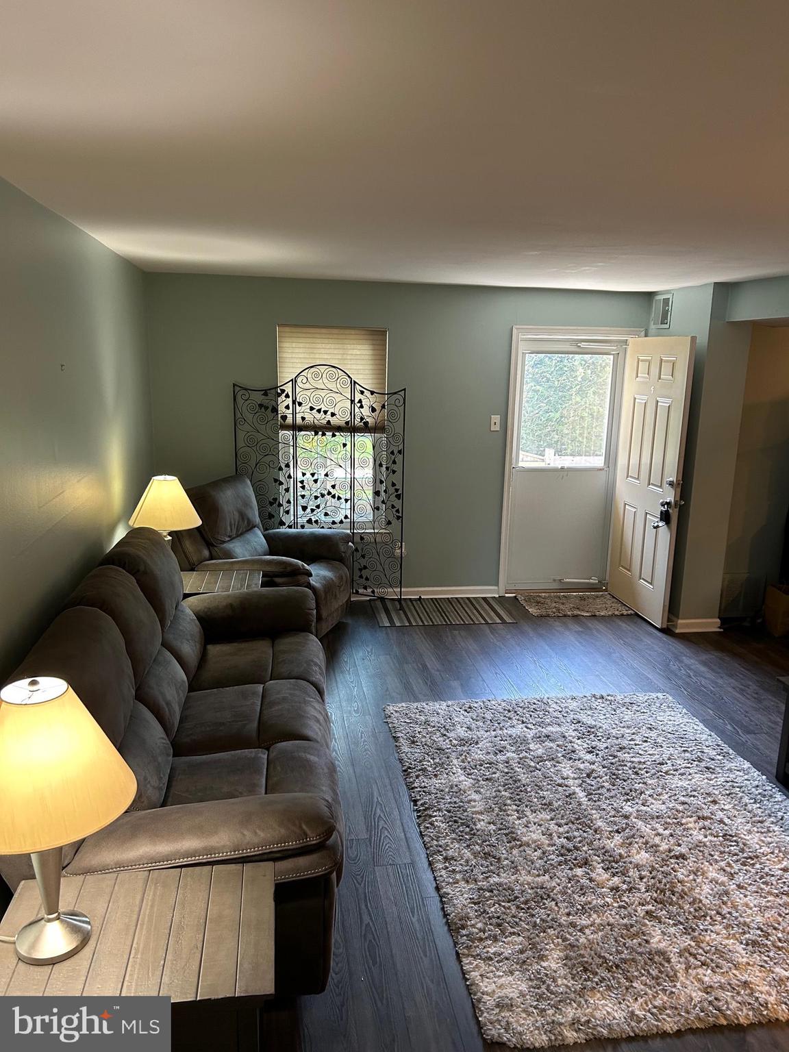 215 ARBOUR COURT
