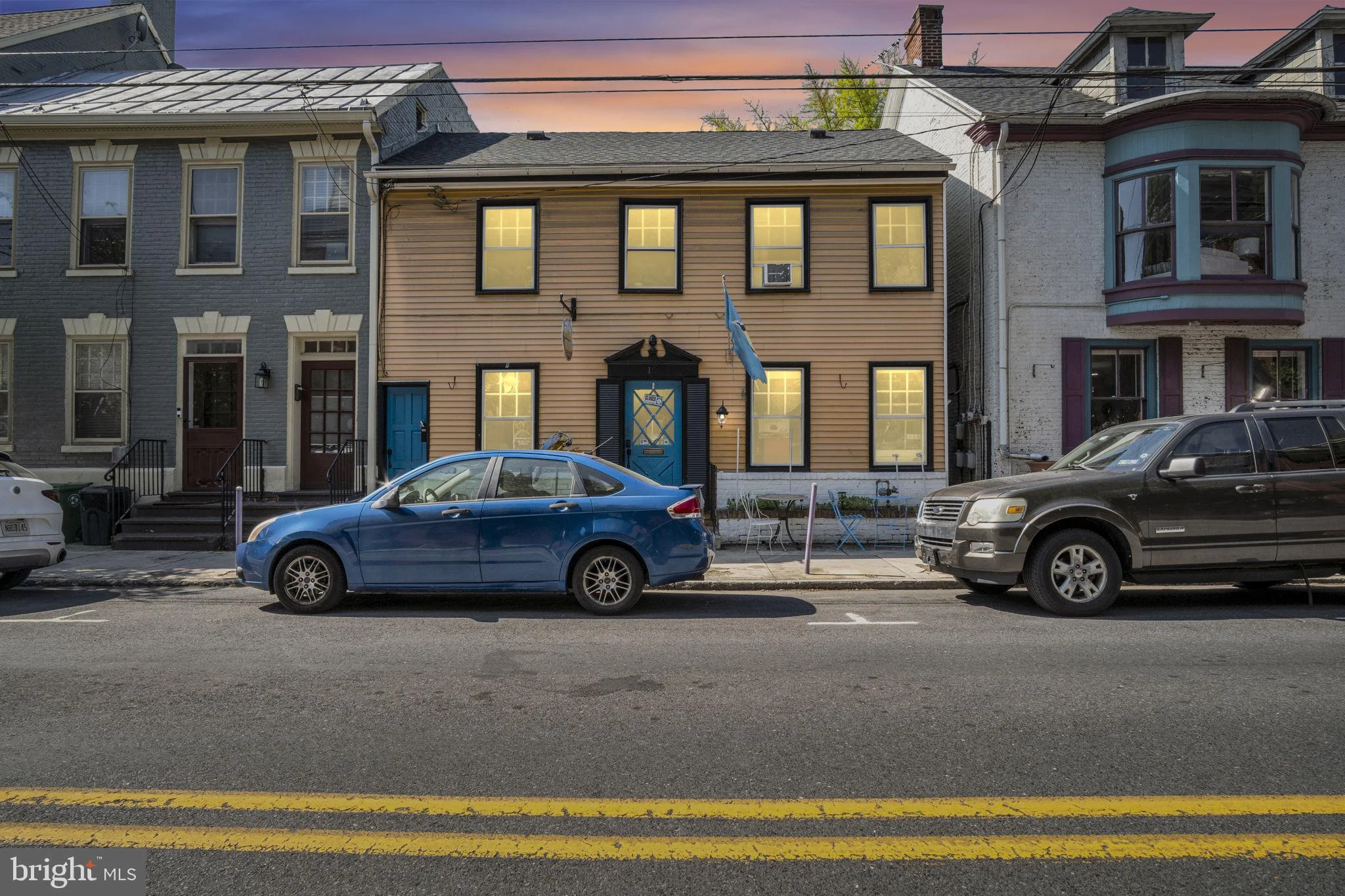 10 W Pomfret Street