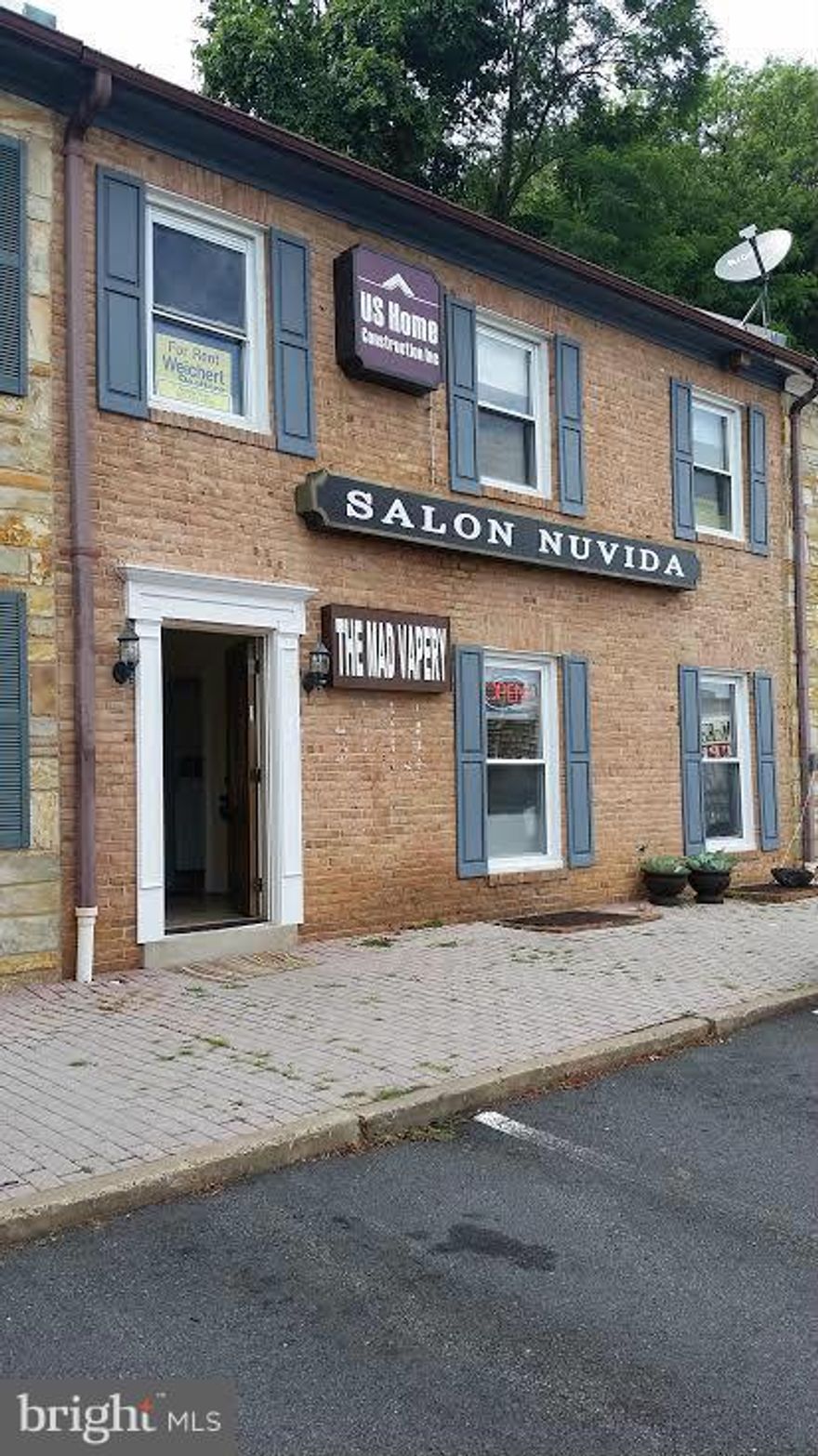 Affordable 960 sf (entire basement) C-1A Office/Retail in heart of Vienna.Large reception area, en-suite restroom, meeting room, offices,sep. thermostat. Exterior & interior signage space, great parking, bus at curb. Rent includes all but electric & own janitorial. Total renovation 2014. Common entrance, separate locking door and additional walk out exit. Addt'l 960 sf avail. upper level: FX971216