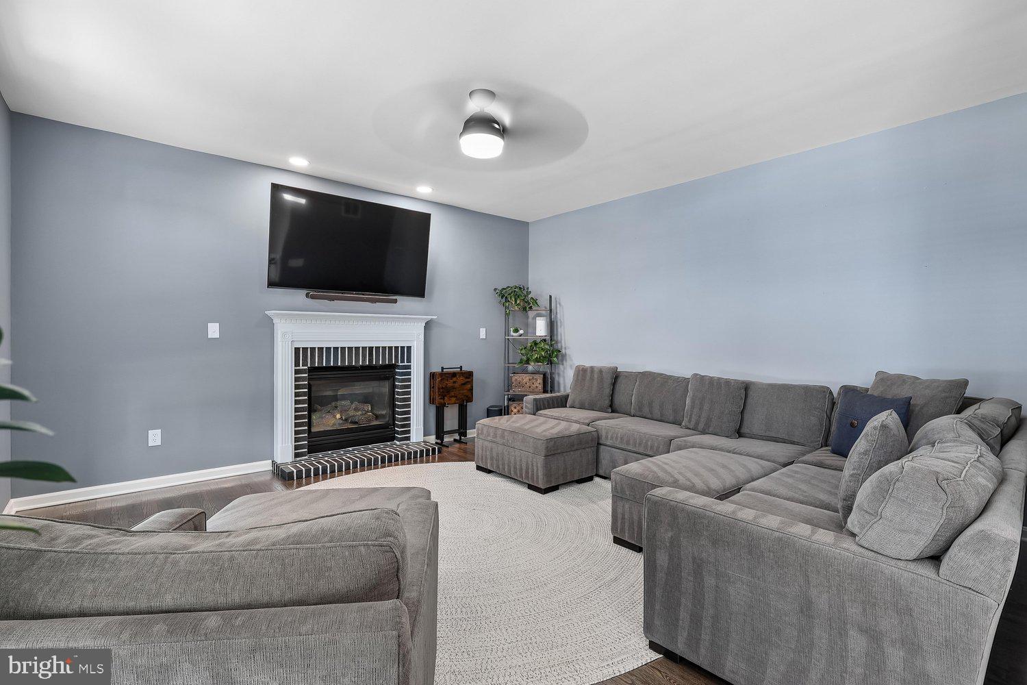 FARMINGTON VILLAGE - Residential