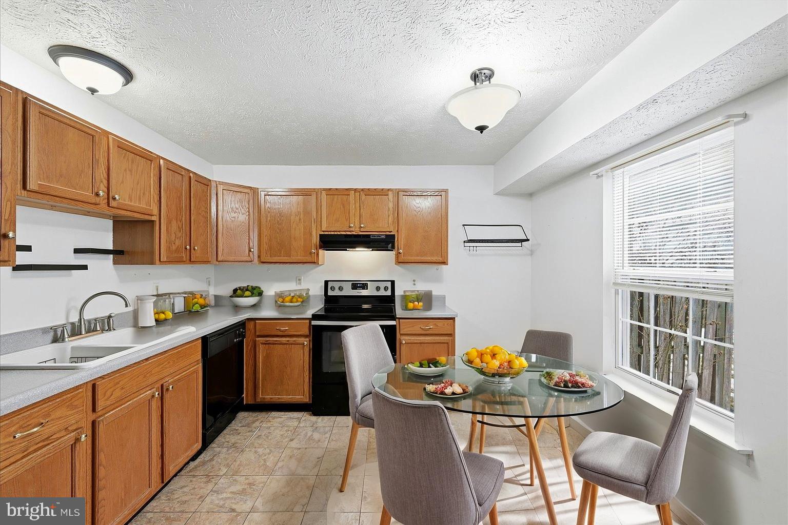 LAKEVIEW TOWNHOUSES - Residential