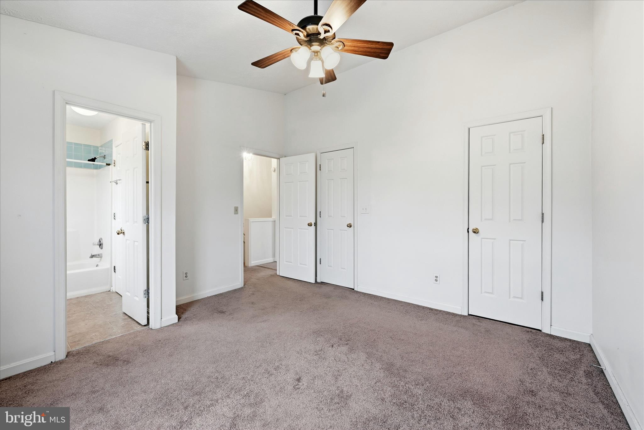 LAKEVIEW TOWNHOUSES - Residential