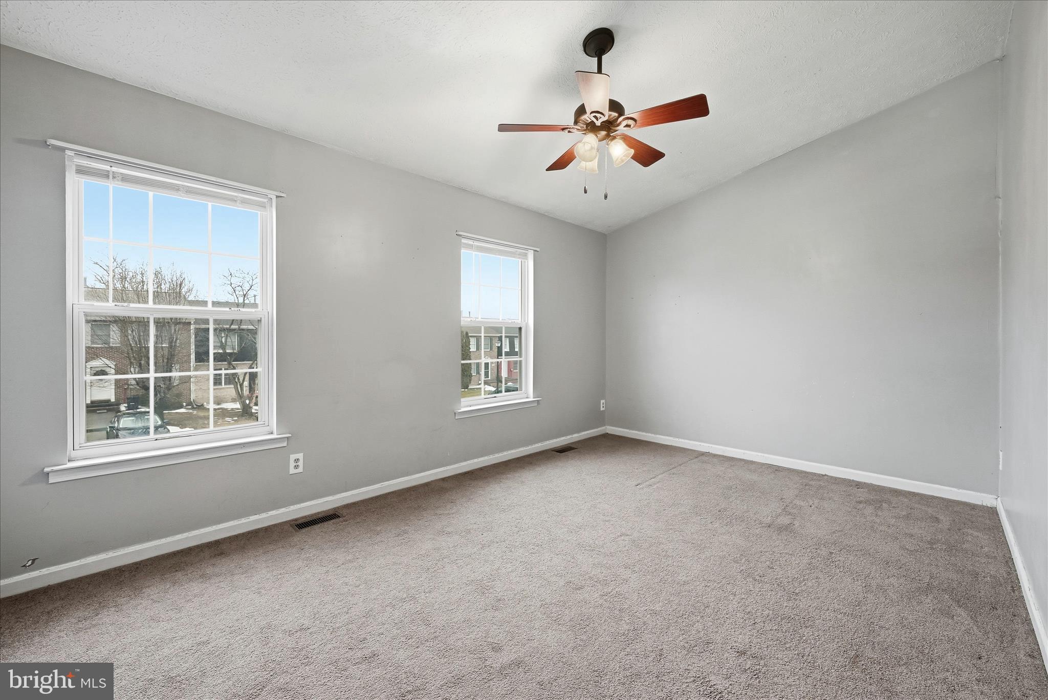 LAKEVIEW TOWNHOUSES - Residential