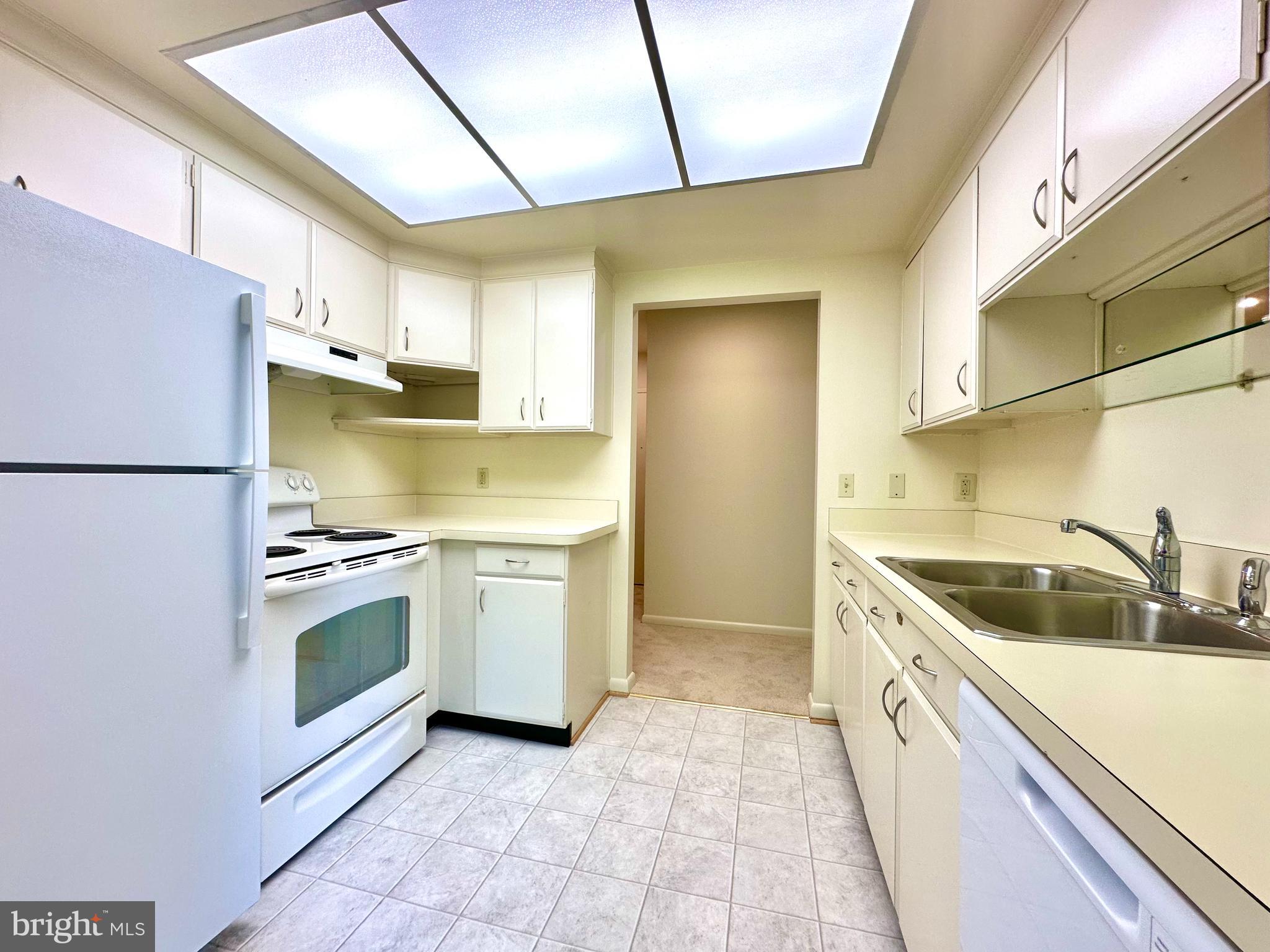 LEISURE WORLD - Residential