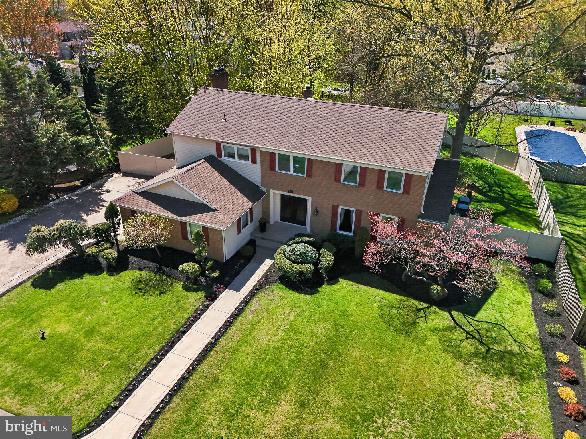521 KINGS DRIVE