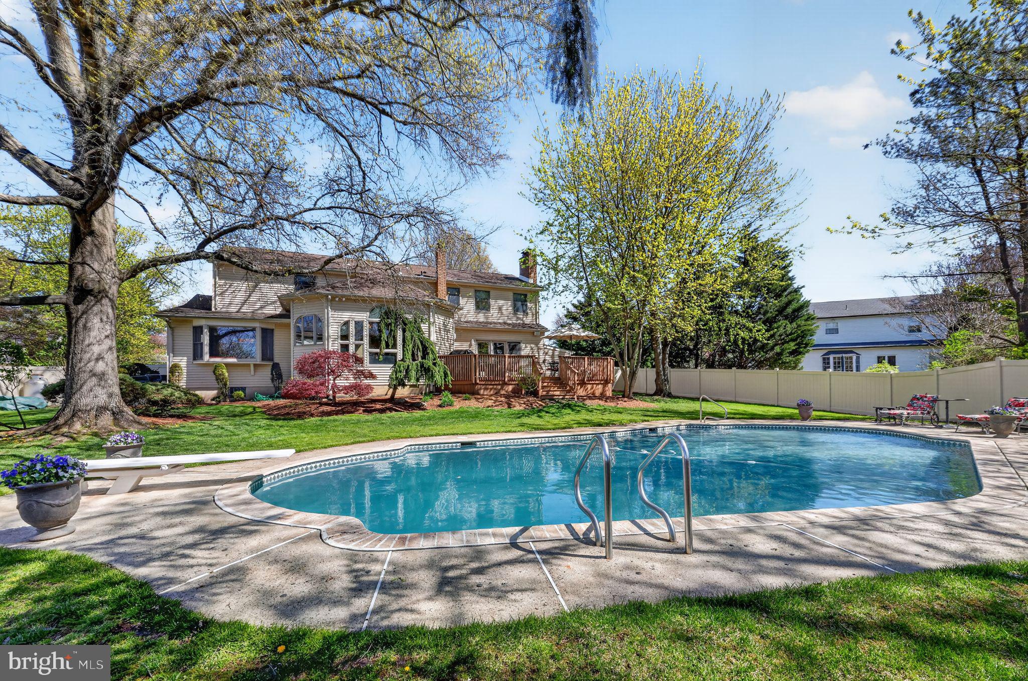521 KINGS DRIVE