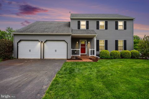 Photo of 41 Hemlock Lane, LEOLA, PA 17540 (MLS # PALA2086228)