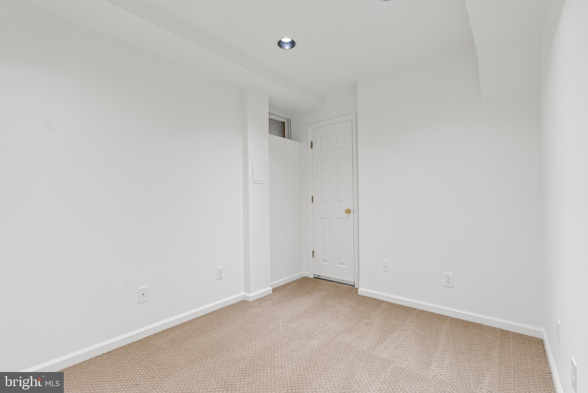 DONNA LEE GARDENS - Residential