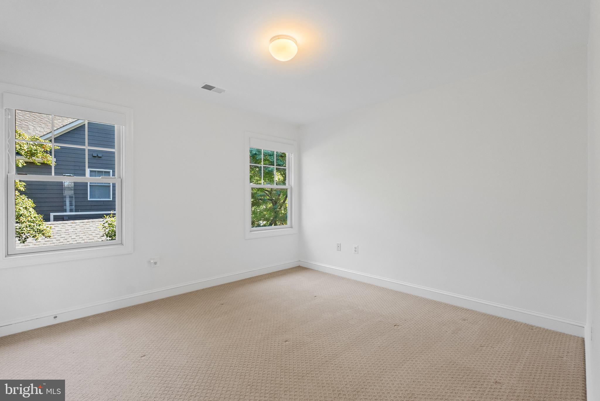 DONNA LEE GARDENS - Residential