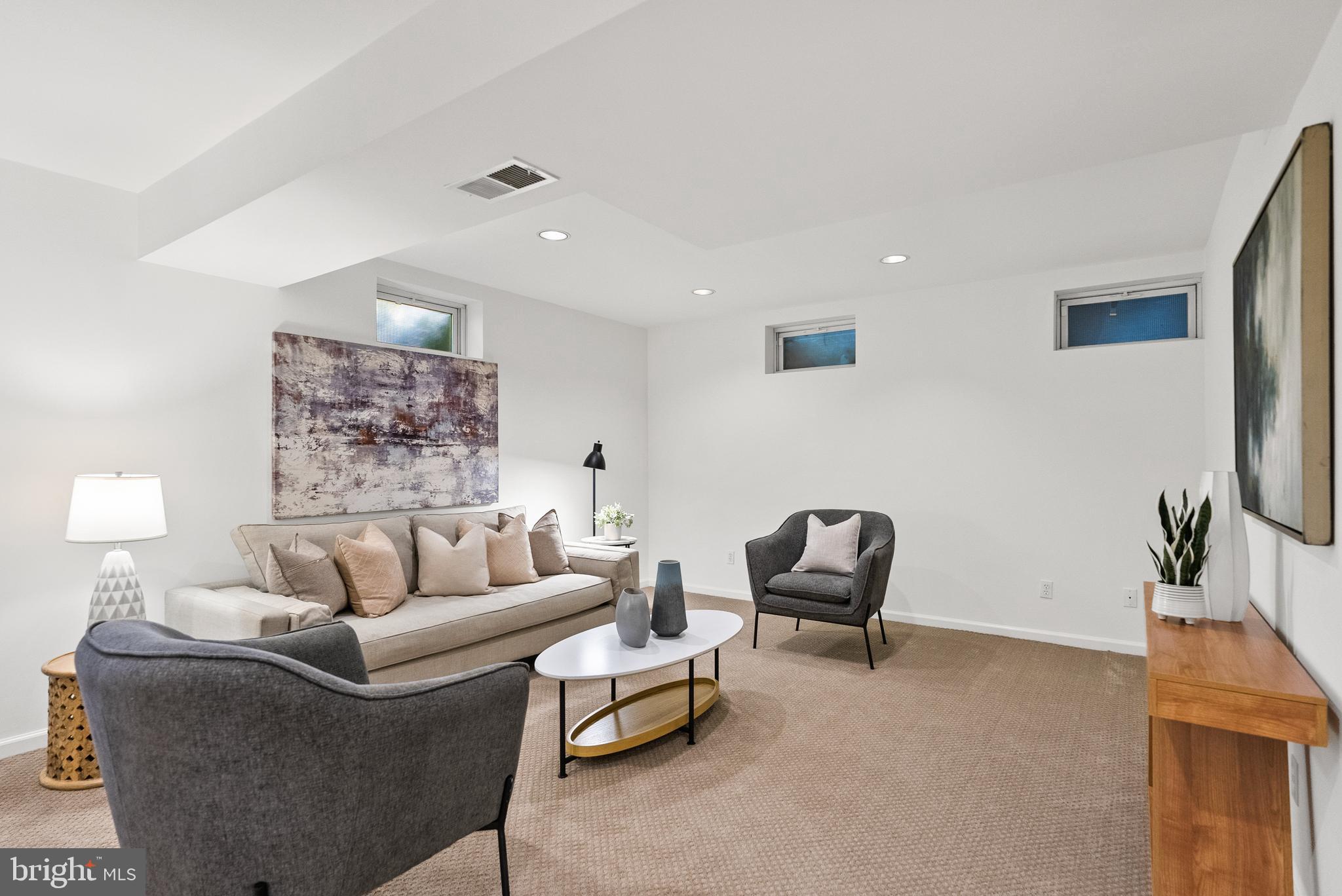 DONNA LEE GARDENS - Residential