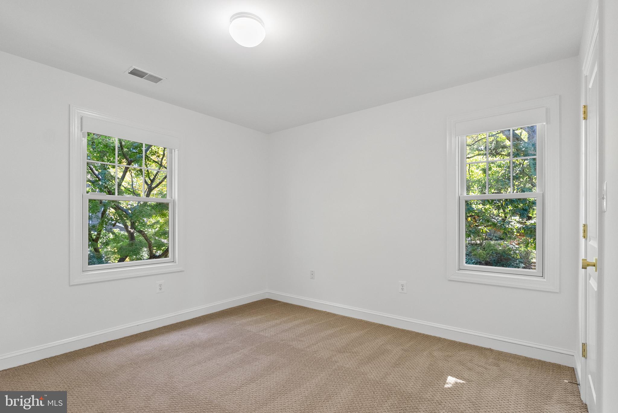 DONNA LEE GARDENS - Residential