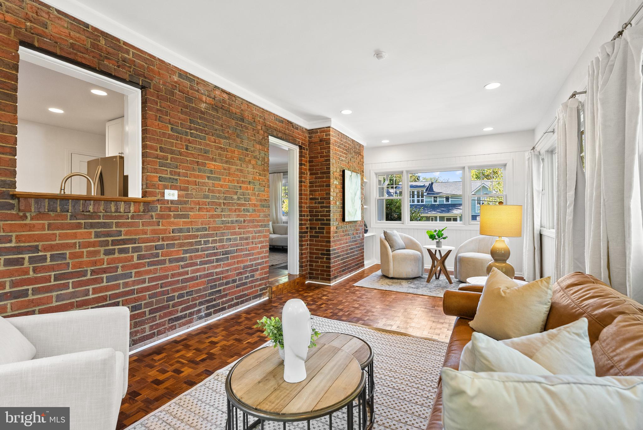 DONNA LEE GARDENS - Residential