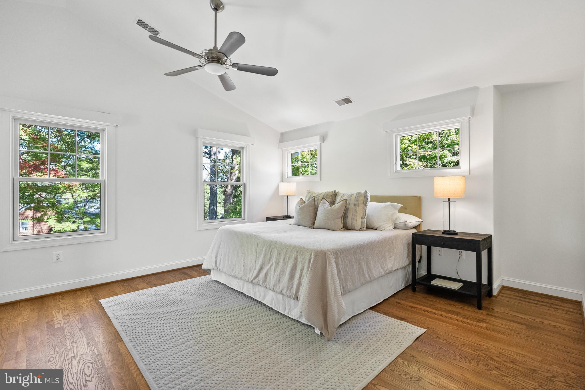 DONNA LEE GARDENS - Residential