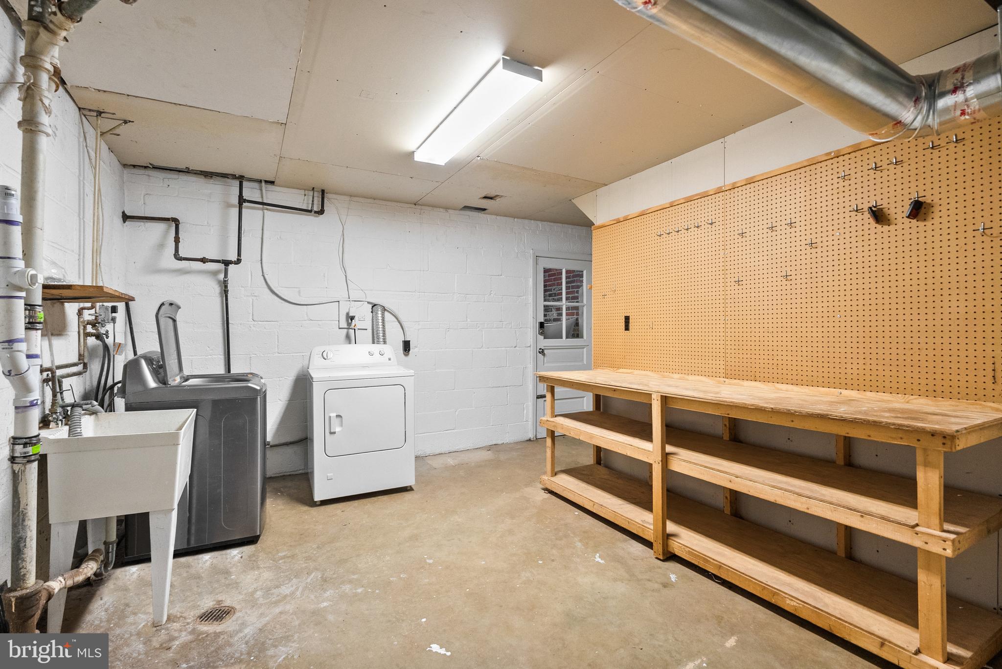 DONNA LEE GARDENS - Residential