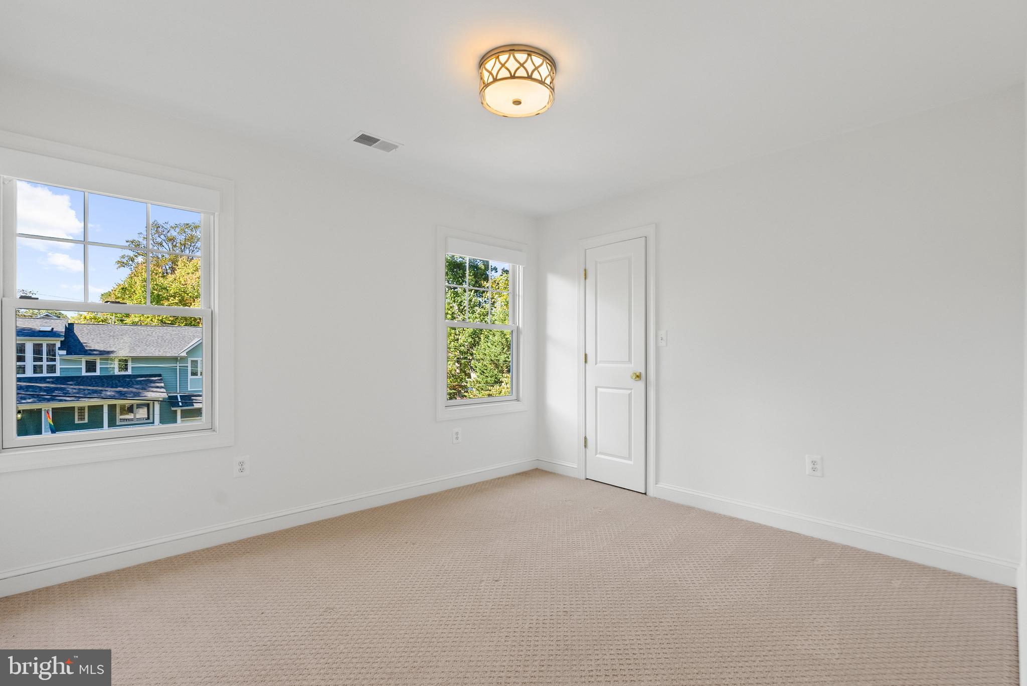 DONNA LEE GARDENS - Residential