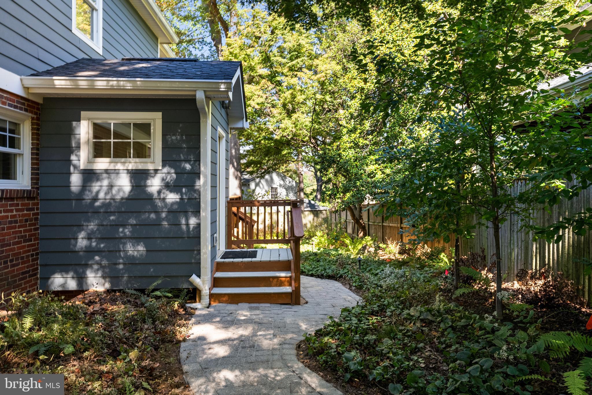 DONNA LEE GARDENS - Residential