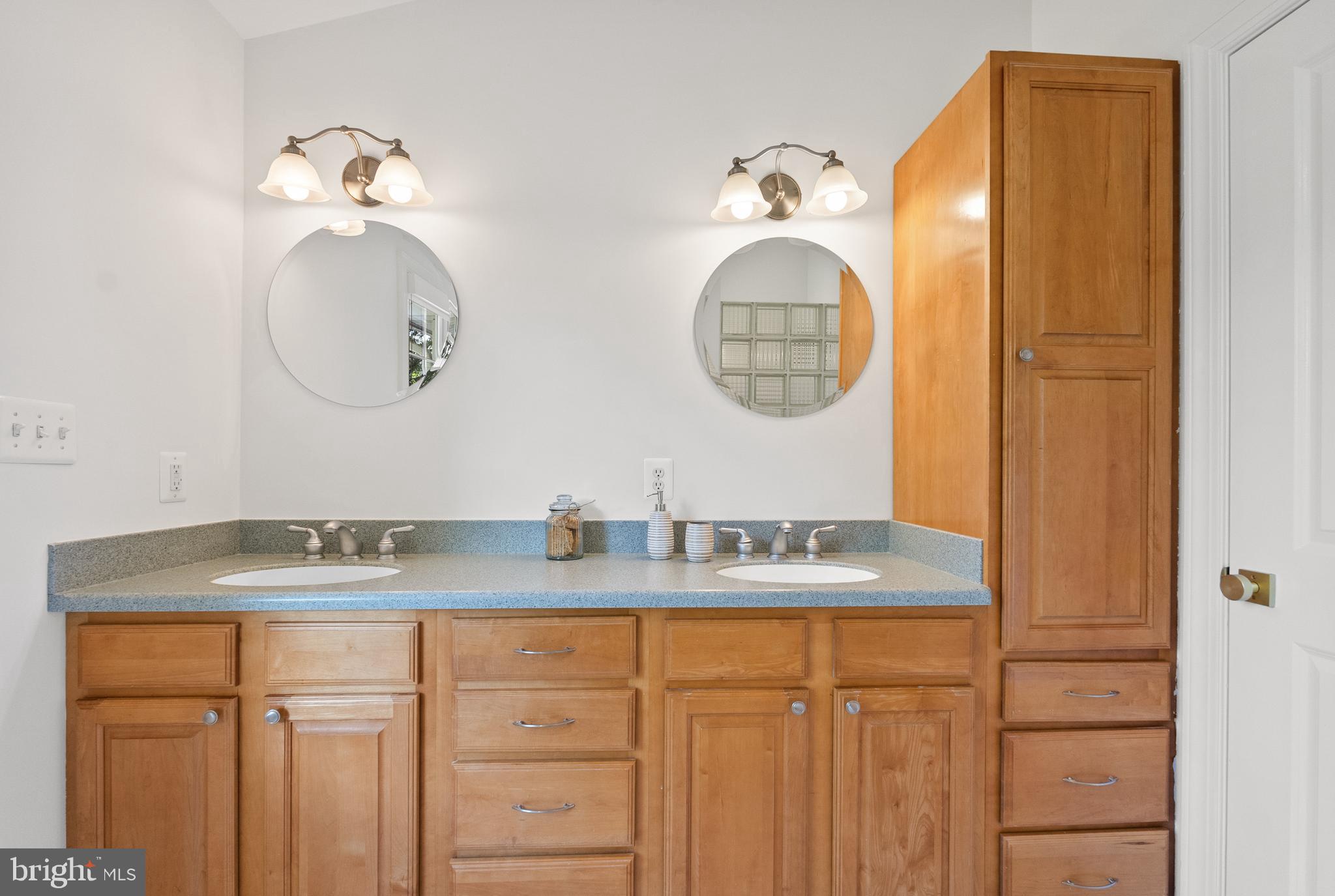 DONNA LEE GARDENS - Residential