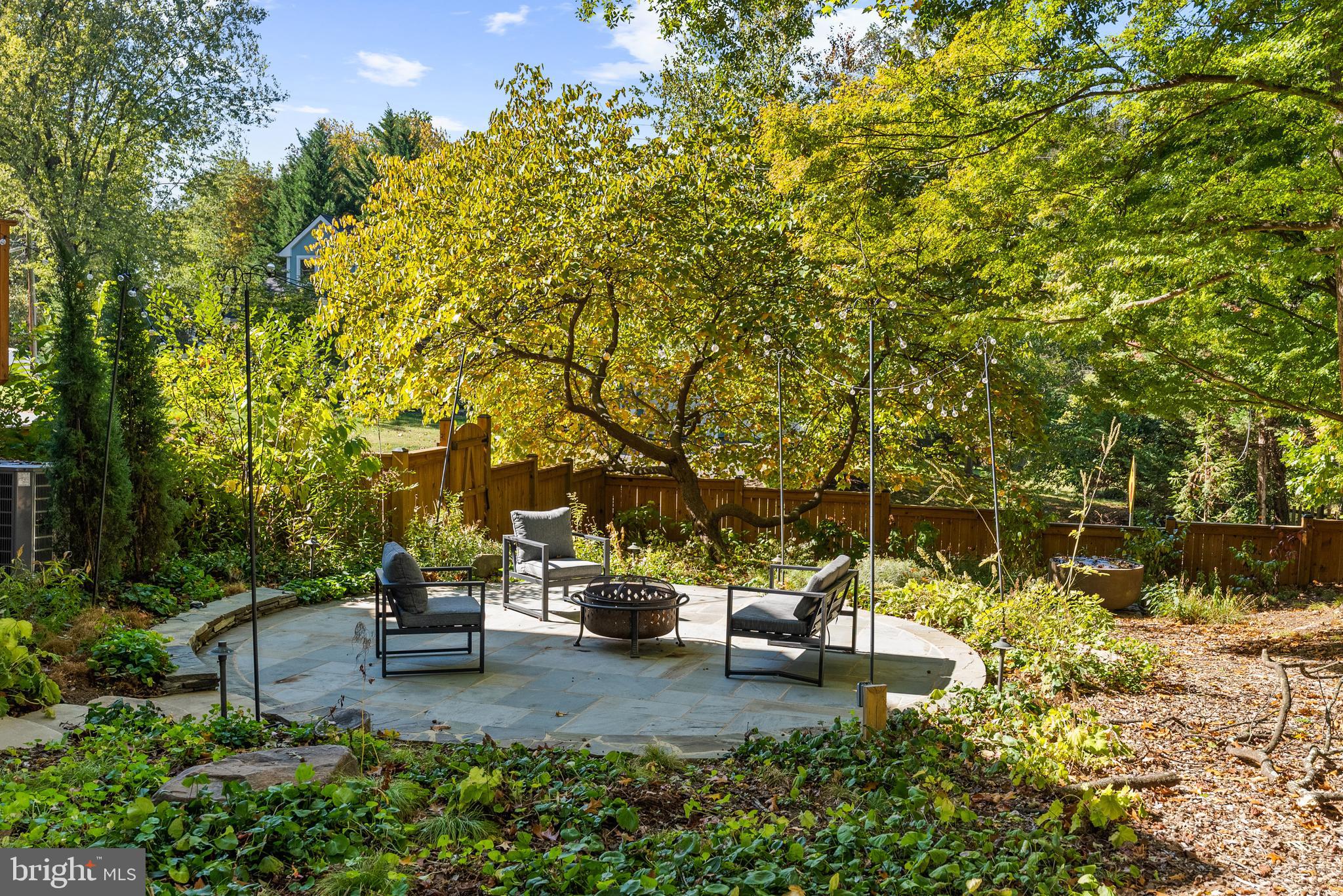 DONNA LEE GARDENS - Residential