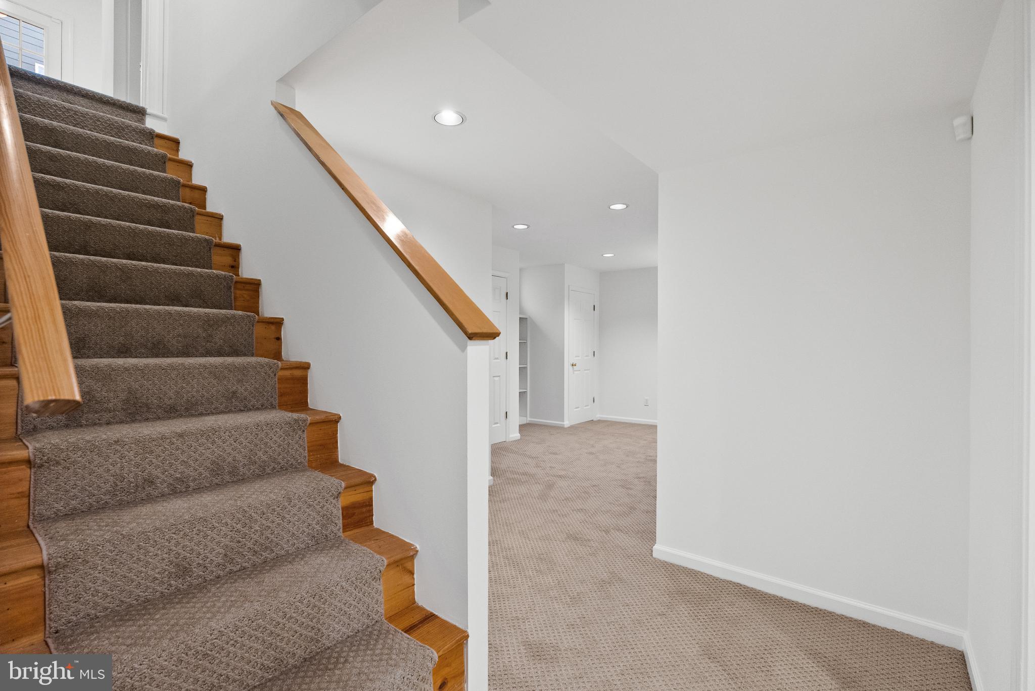 DONNA LEE GARDENS - Residential