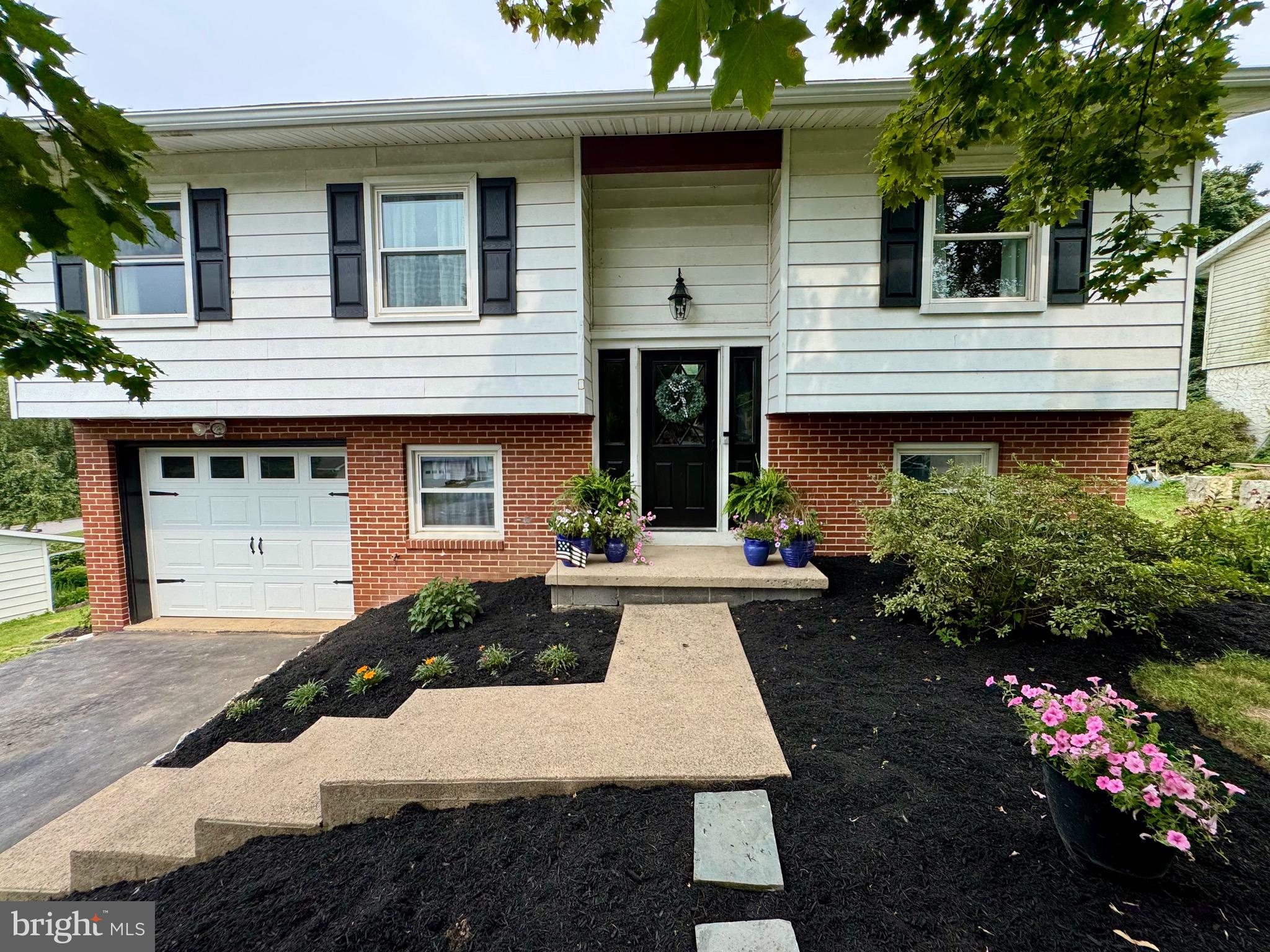 408 WEST DRIVE