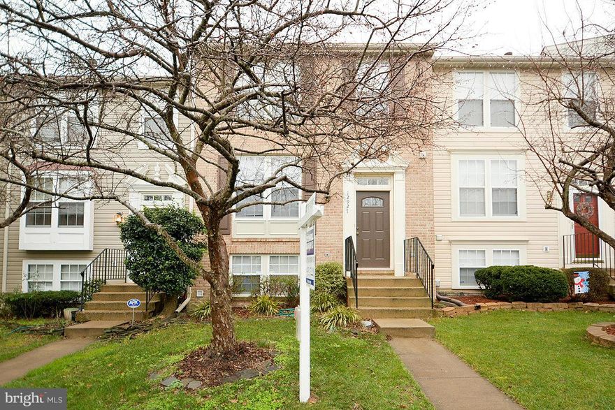 Well maintained Interior unit town home.  Fresh paint.  Comes with two dedicated parking spots and convenient to shopping and I95.  Priced to sell and the property shows well.  Very desireable neighborhhod and close to shopping and commuter parking. 1 year Home Warranty offered.