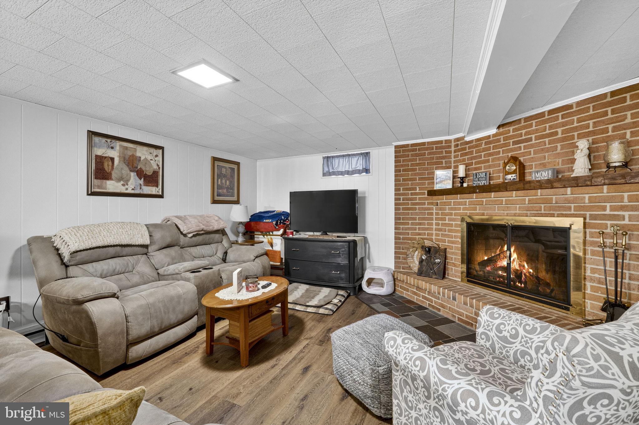 NORTHWESTERN HILLS - Residential