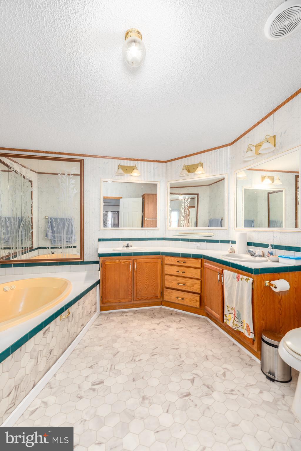 TEAL POINT - Residential