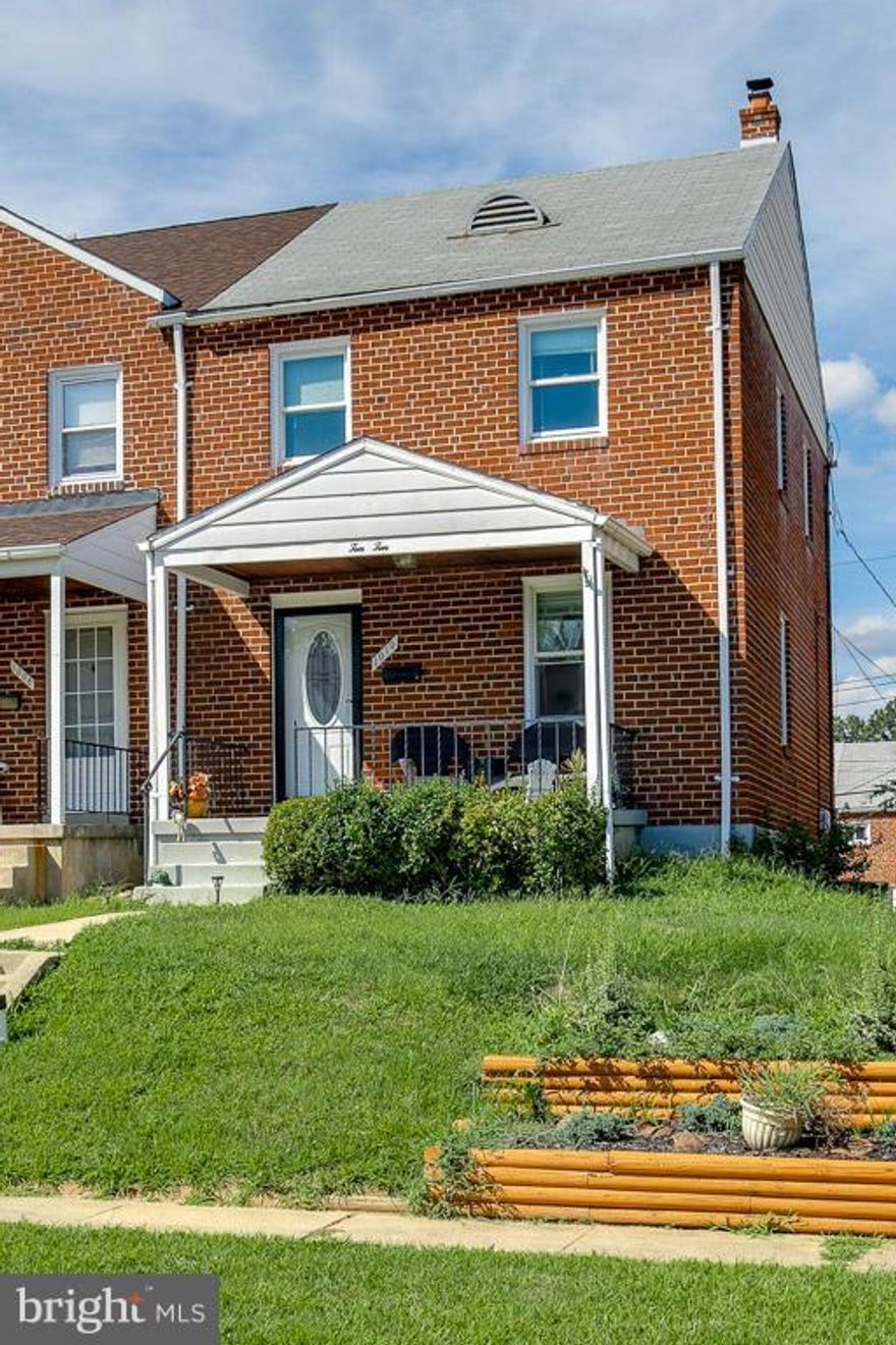 Nicely renovated end of group, kitchen, baths, all appliances, fenced yard, hardwood floors,  studio with kitchenette and laundry in lower level with private entrance. Owner laundry on bedroom level, fenced rear yard, formal dining!  Immediate occupancy!
