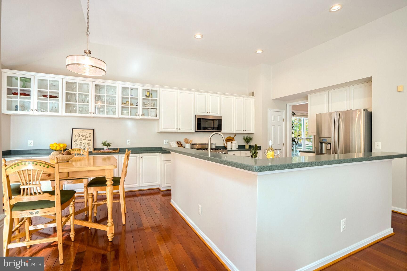 COURTS OF FOX MILL - Residential