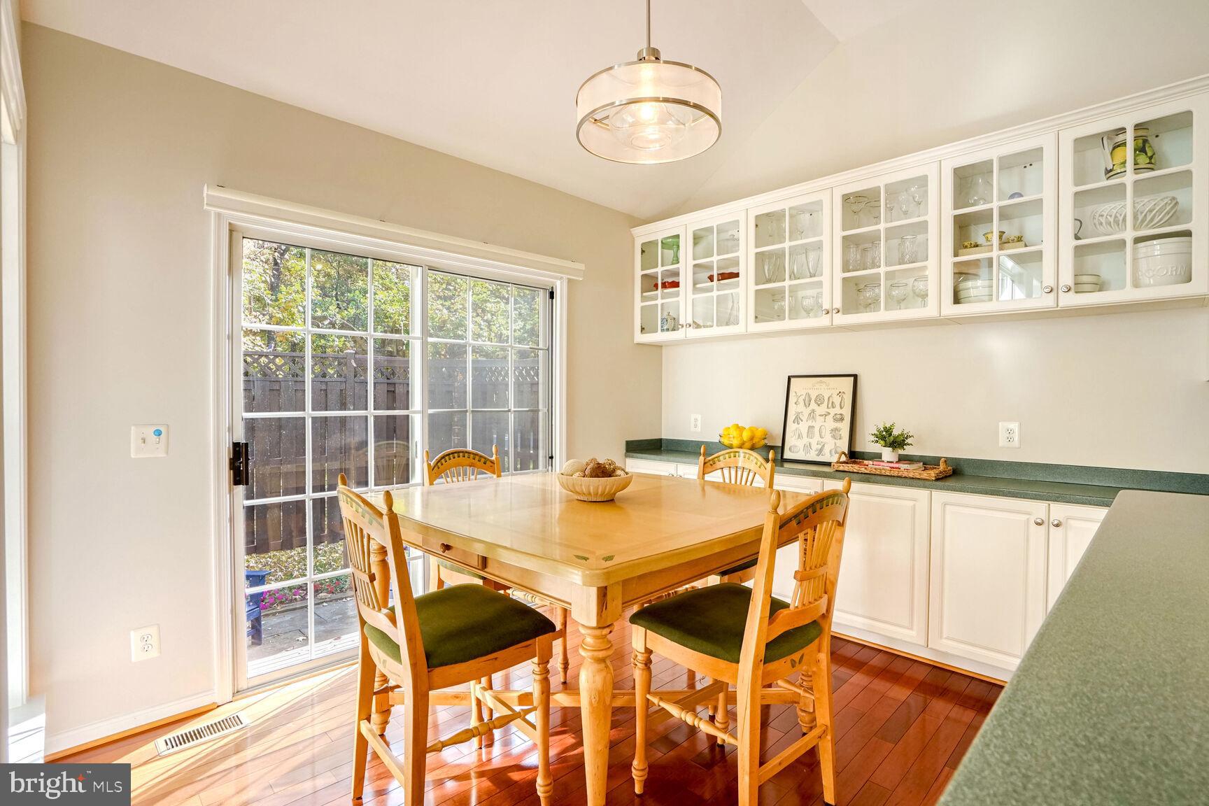 COURTS OF FOX MILL - Residential