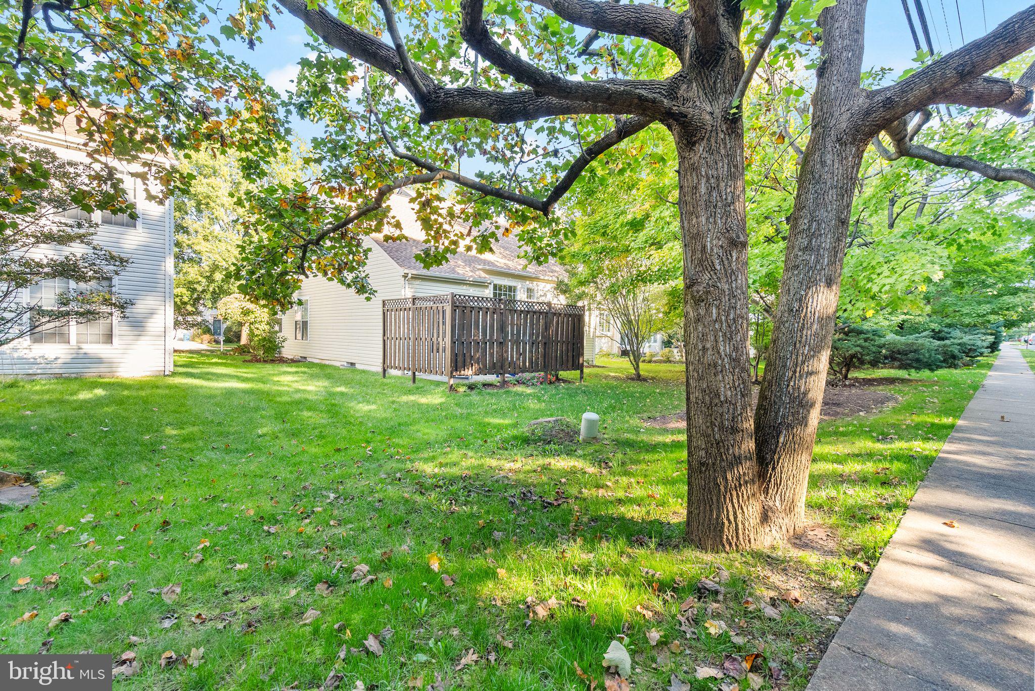 COURTS OF FOX MILL - Residential