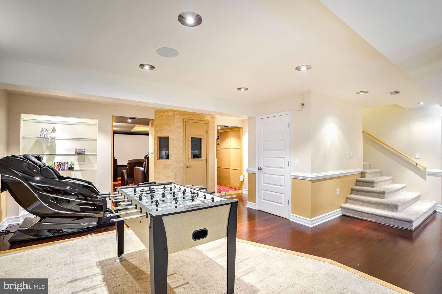 COURTS OF FOX MILL - Residential