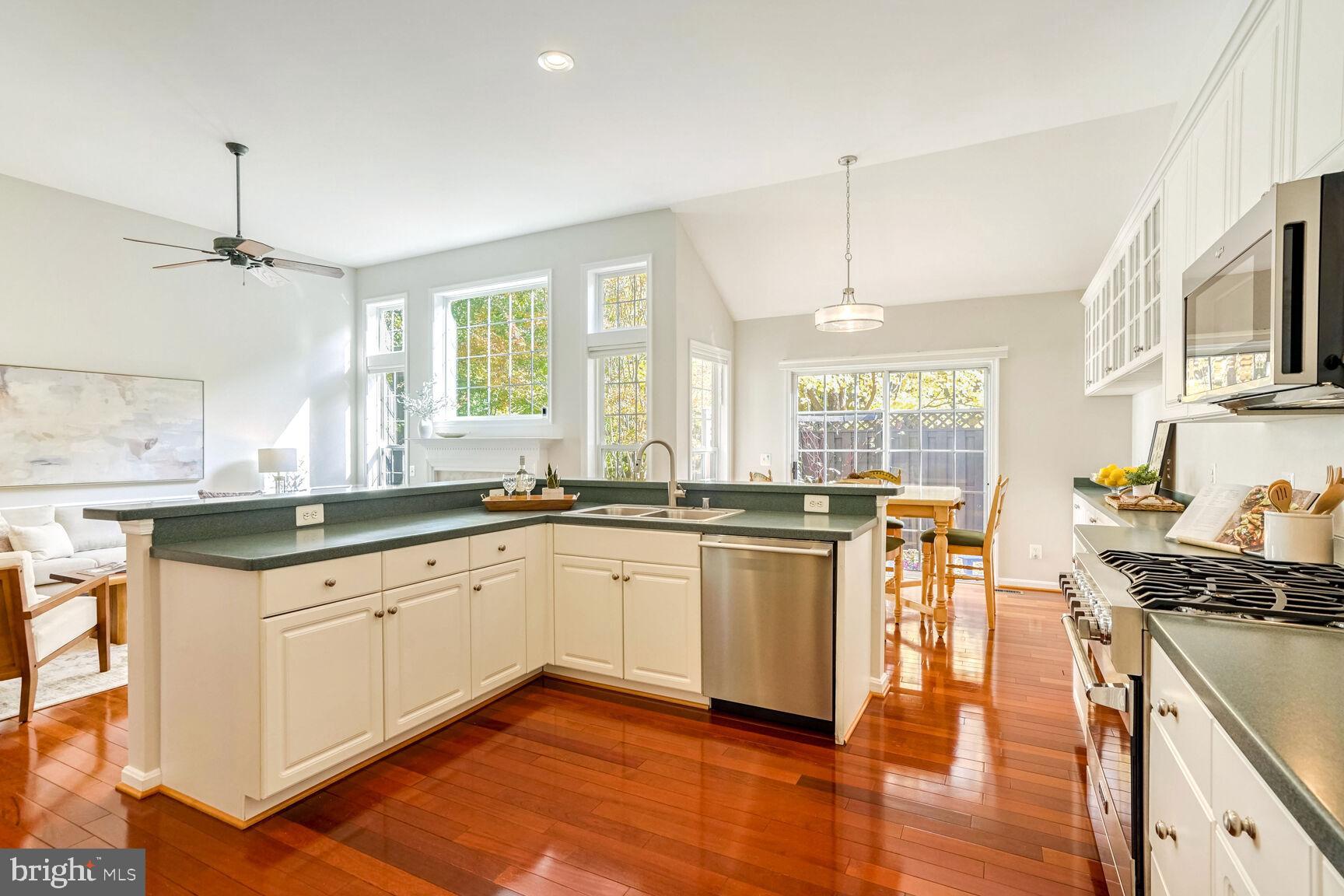 COURTS OF FOX MILL - Residential