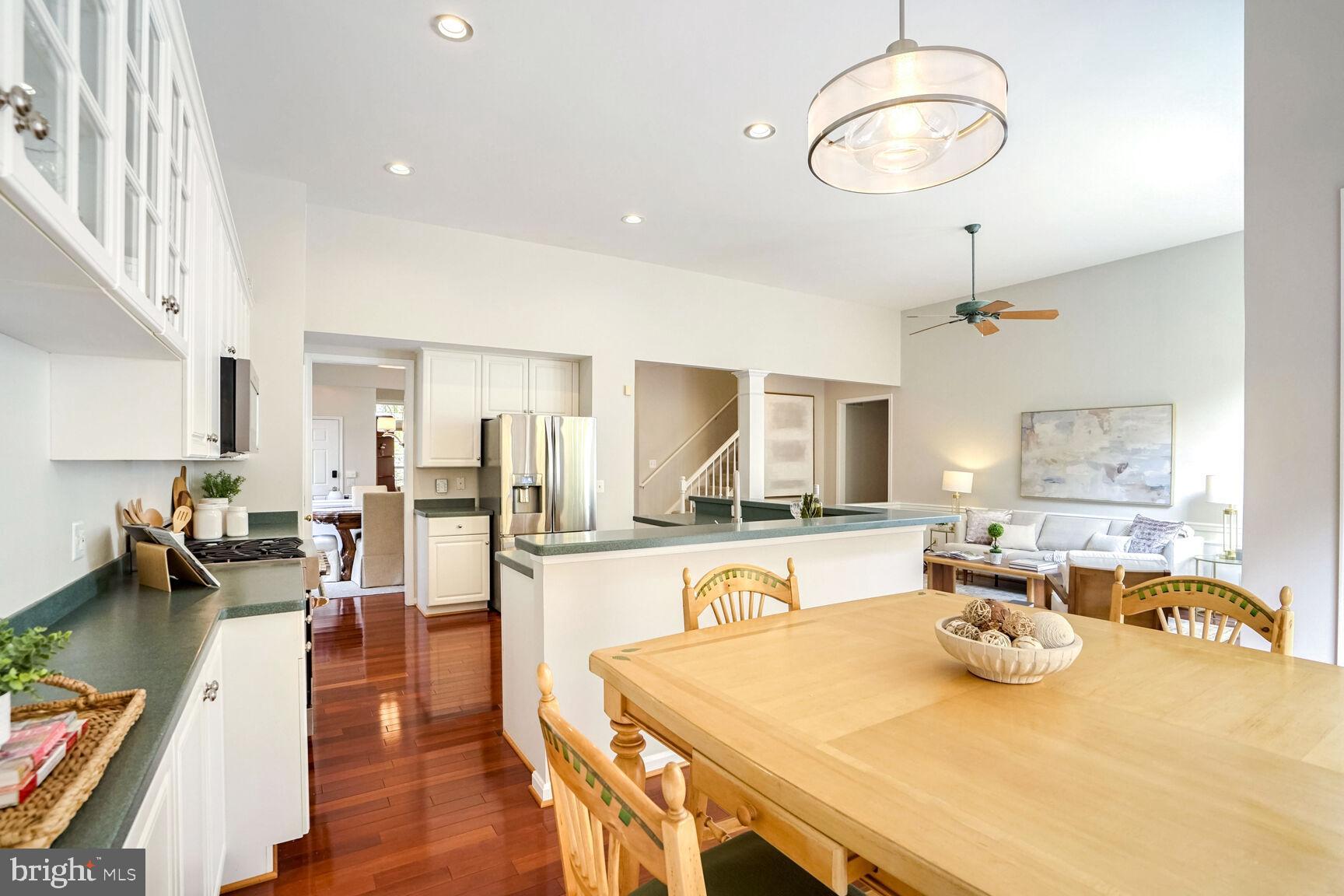 COURTS OF FOX MILL - Residential