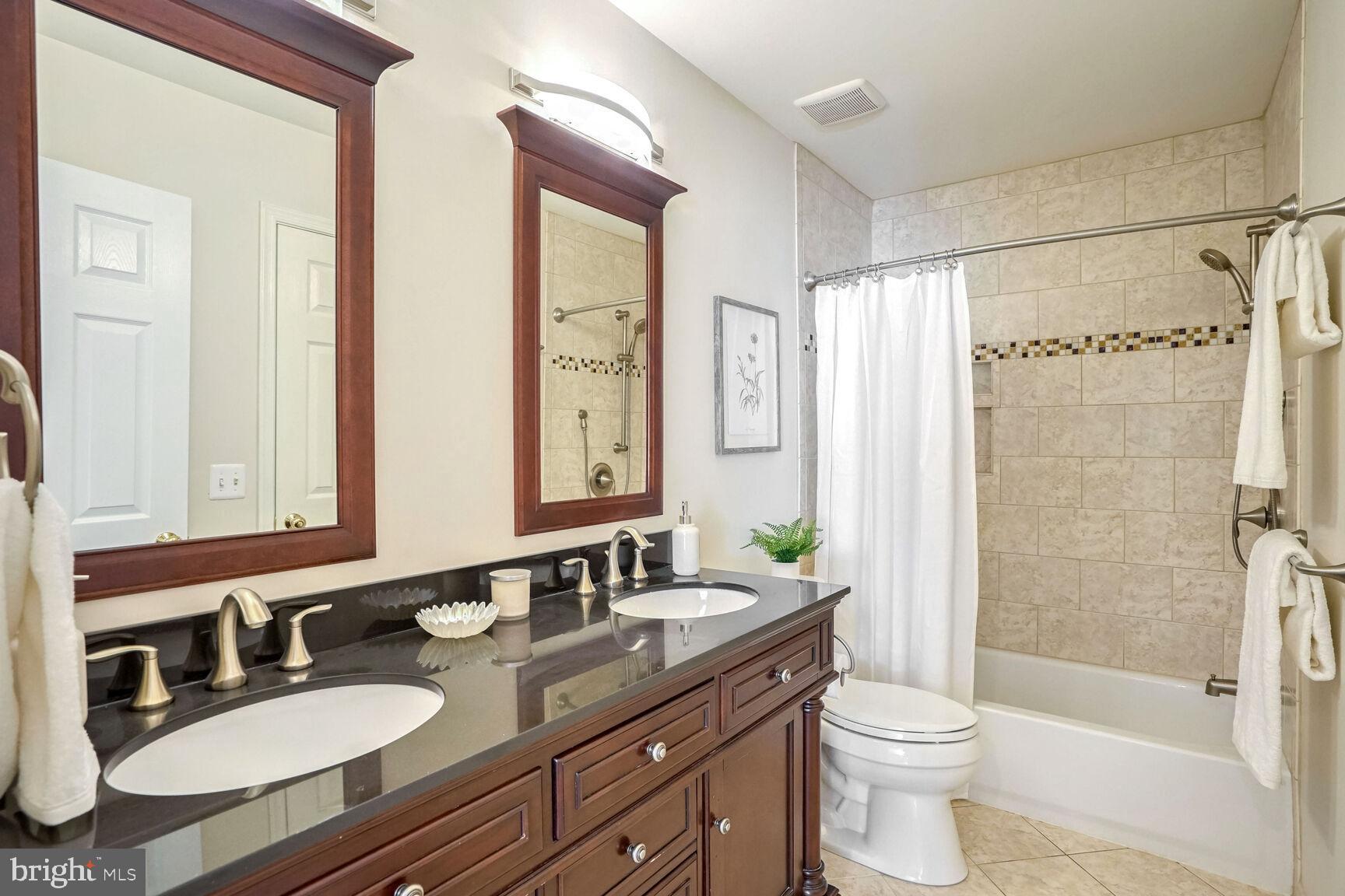 COURTS OF FOX MILL - Residential