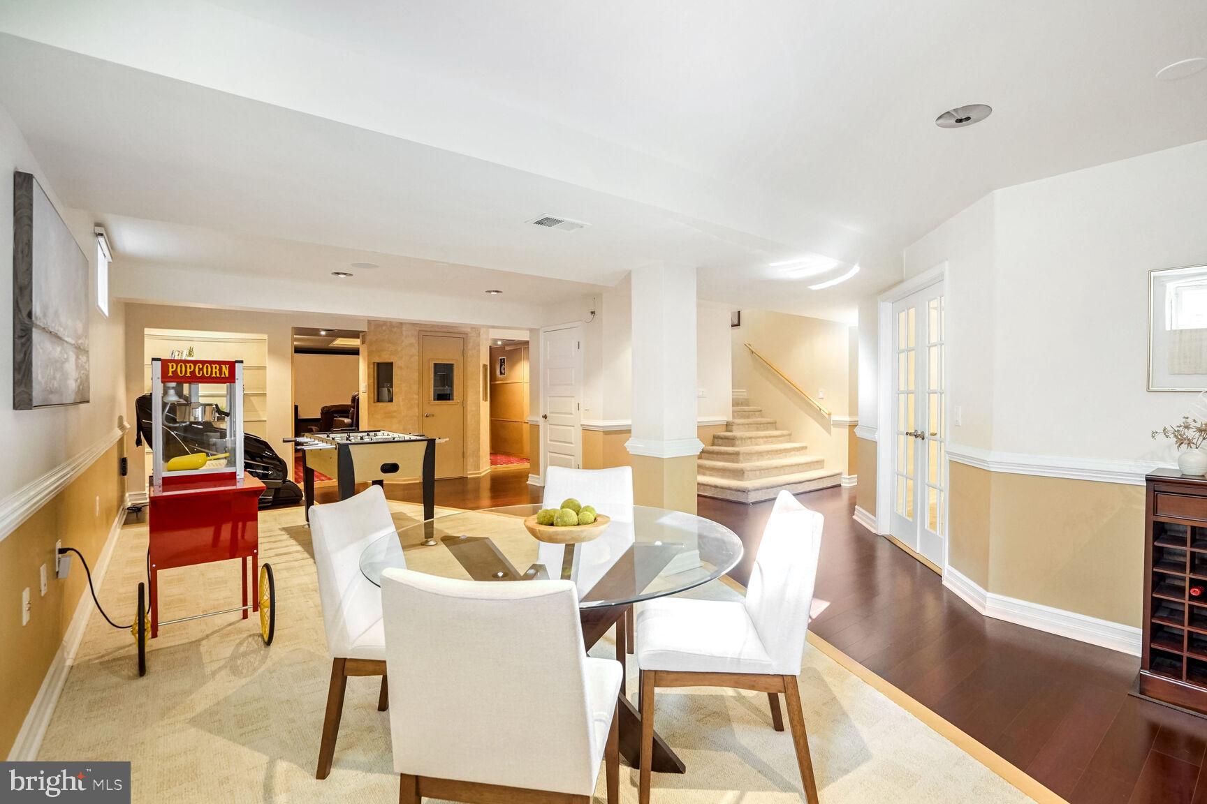 COURTS OF FOX MILL - Residential