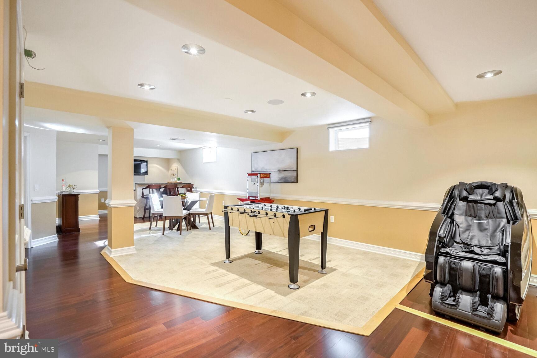 COURTS OF FOX MILL - Residential