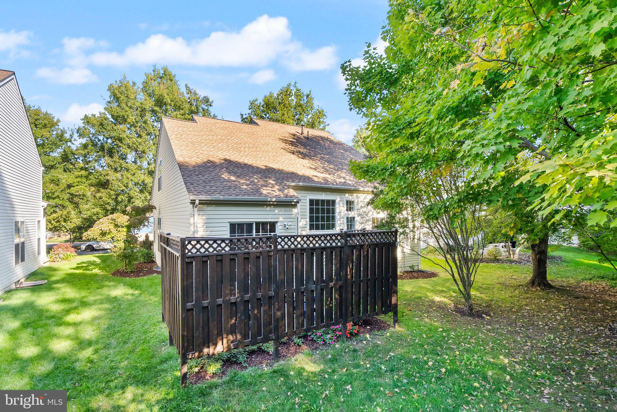 COURTS OF FOX MILL - Residential