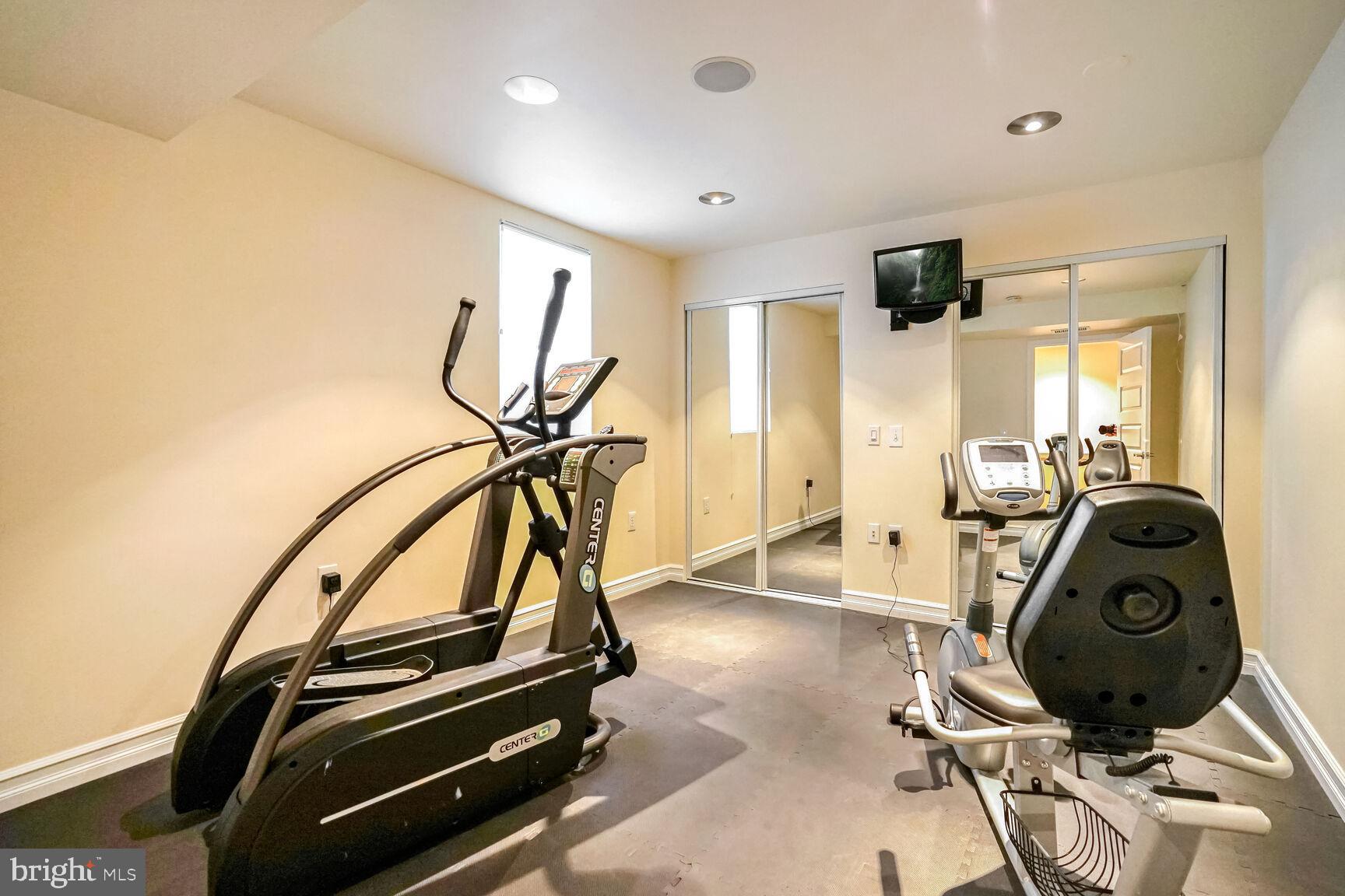 COURTS OF FOX MILL - Residential