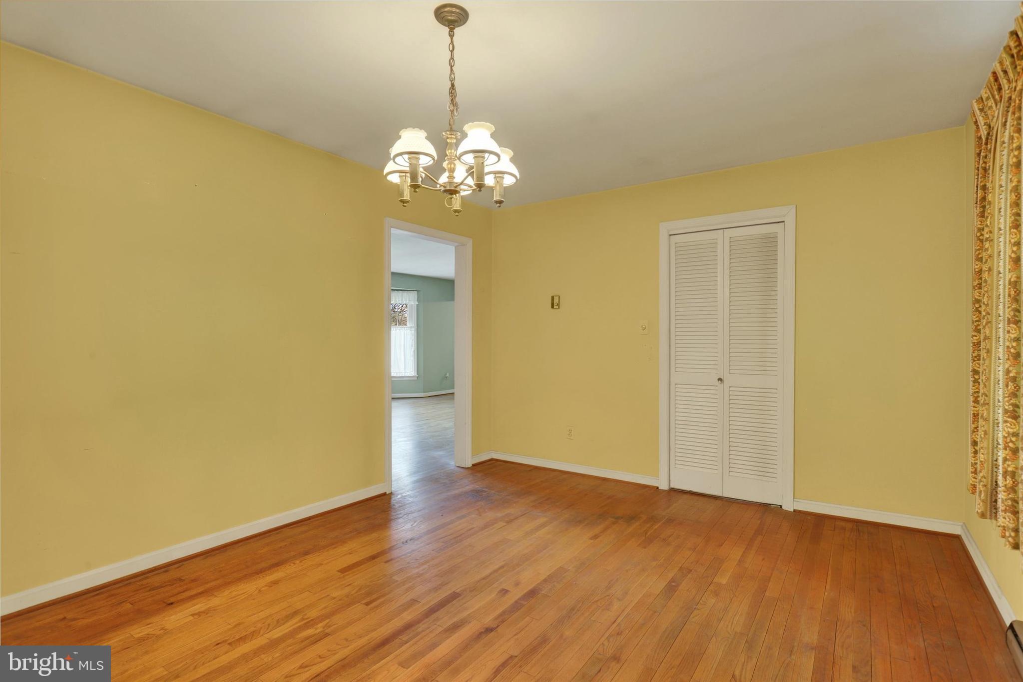 HALLWOOD HEIGHTS - Residential