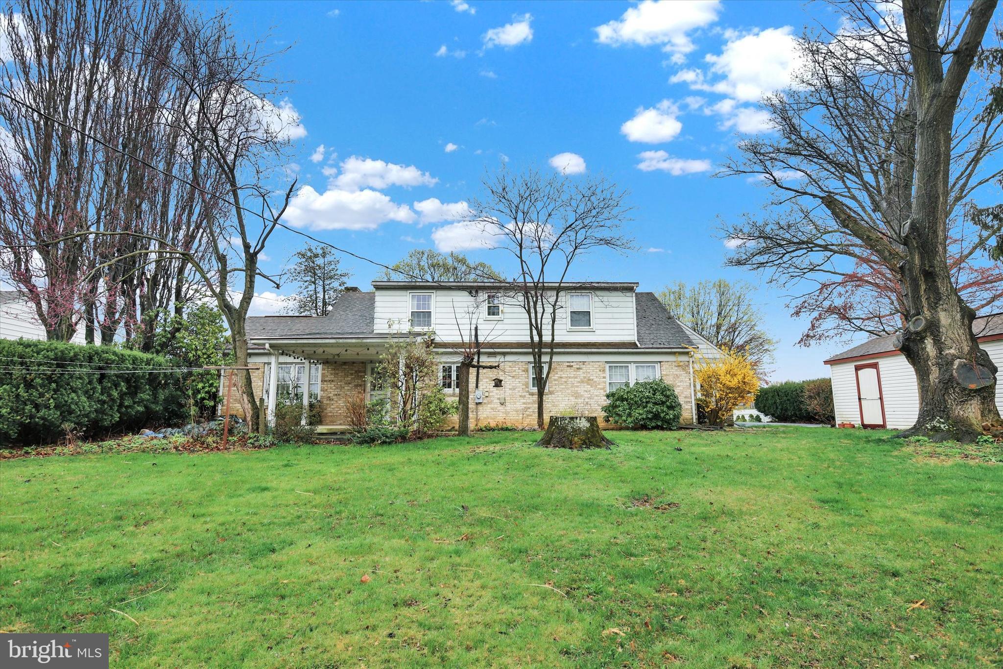 HALLWOOD HEIGHTS - Residential