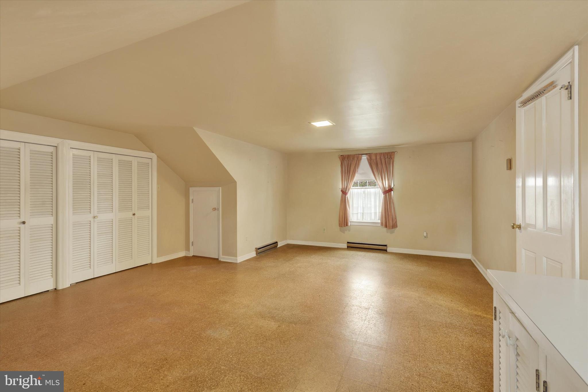 HALLWOOD HEIGHTS - Residential