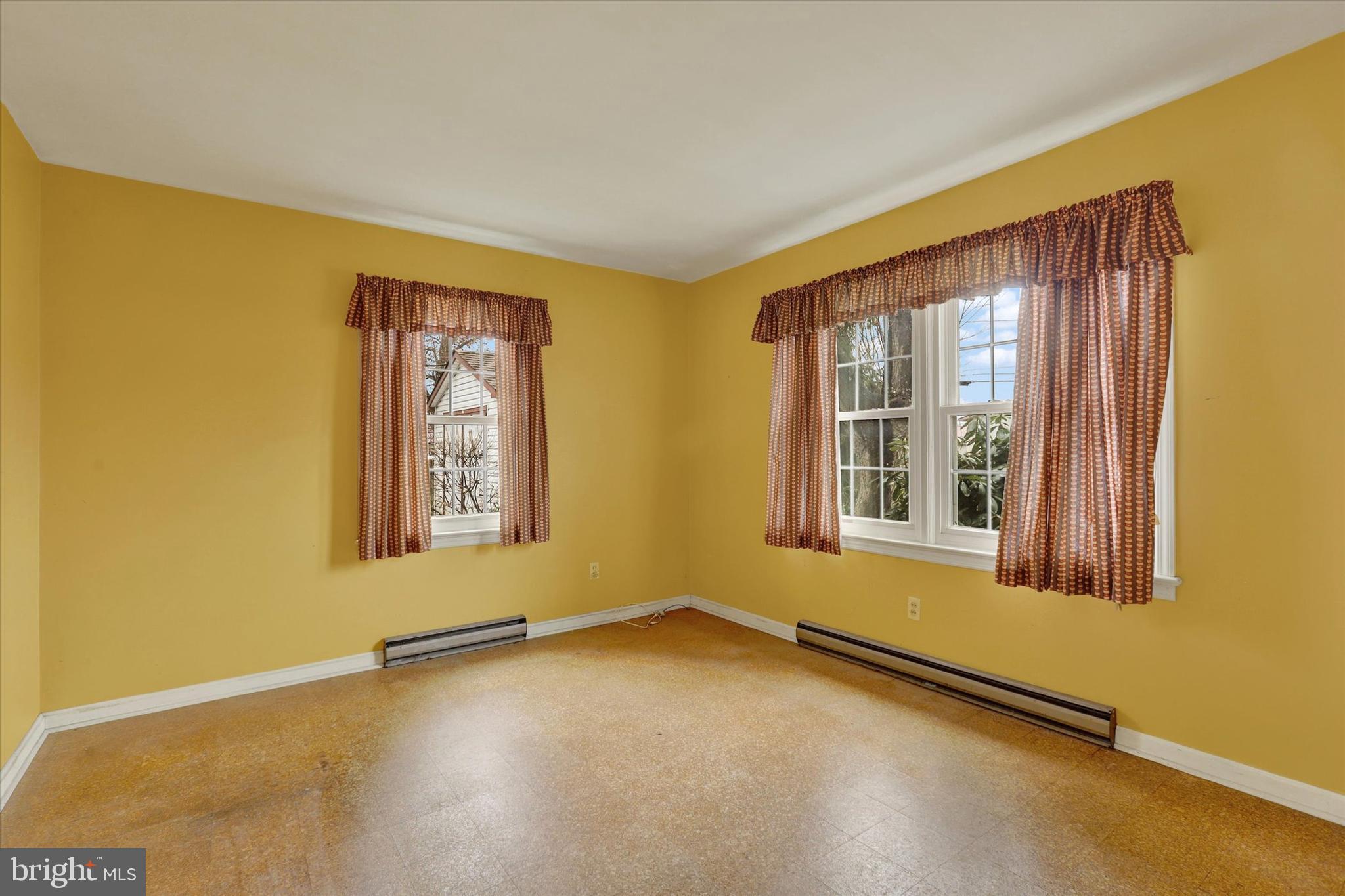 HALLWOOD HEIGHTS - Residential