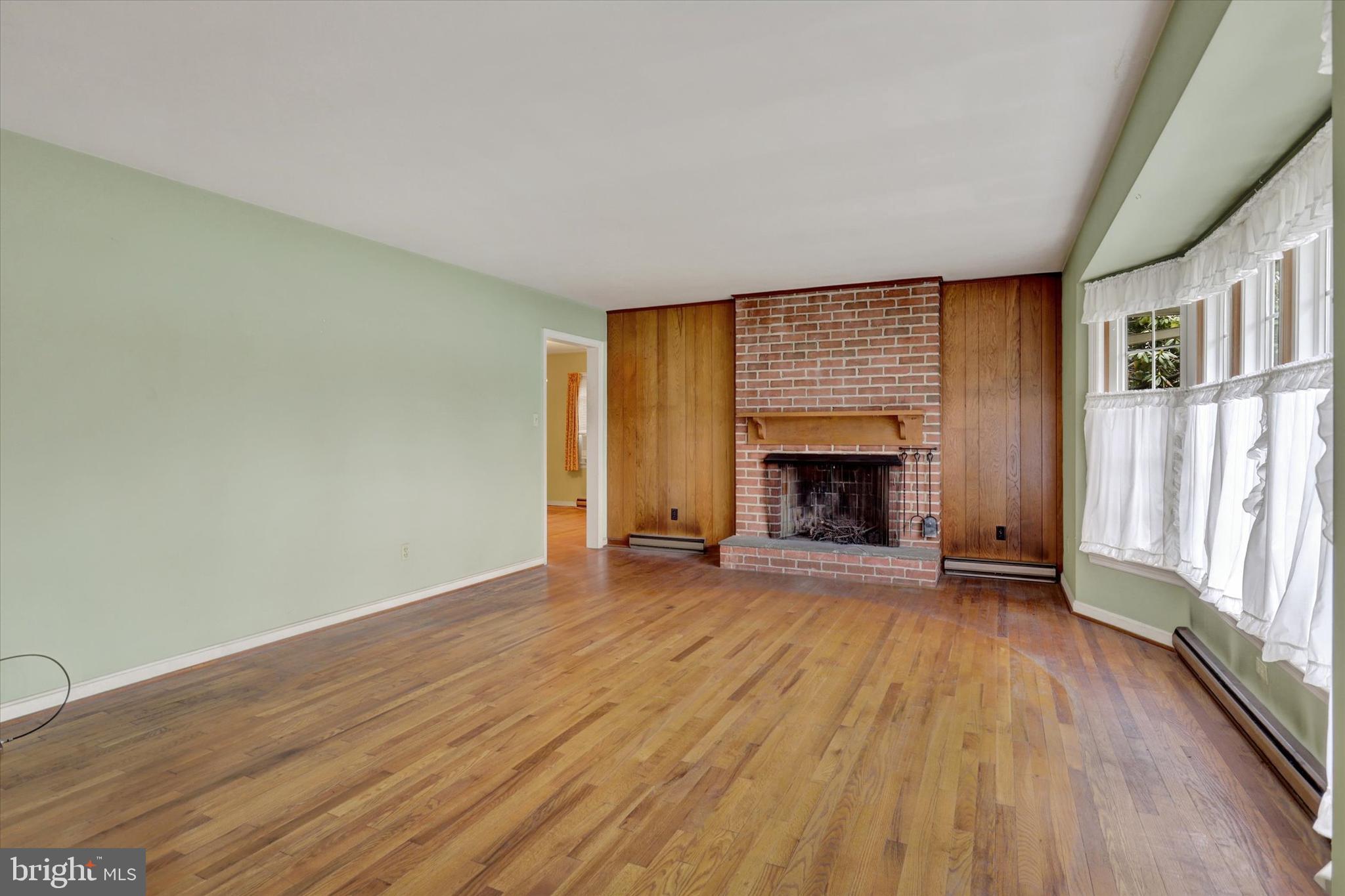 HALLWOOD HEIGHTS - Residential