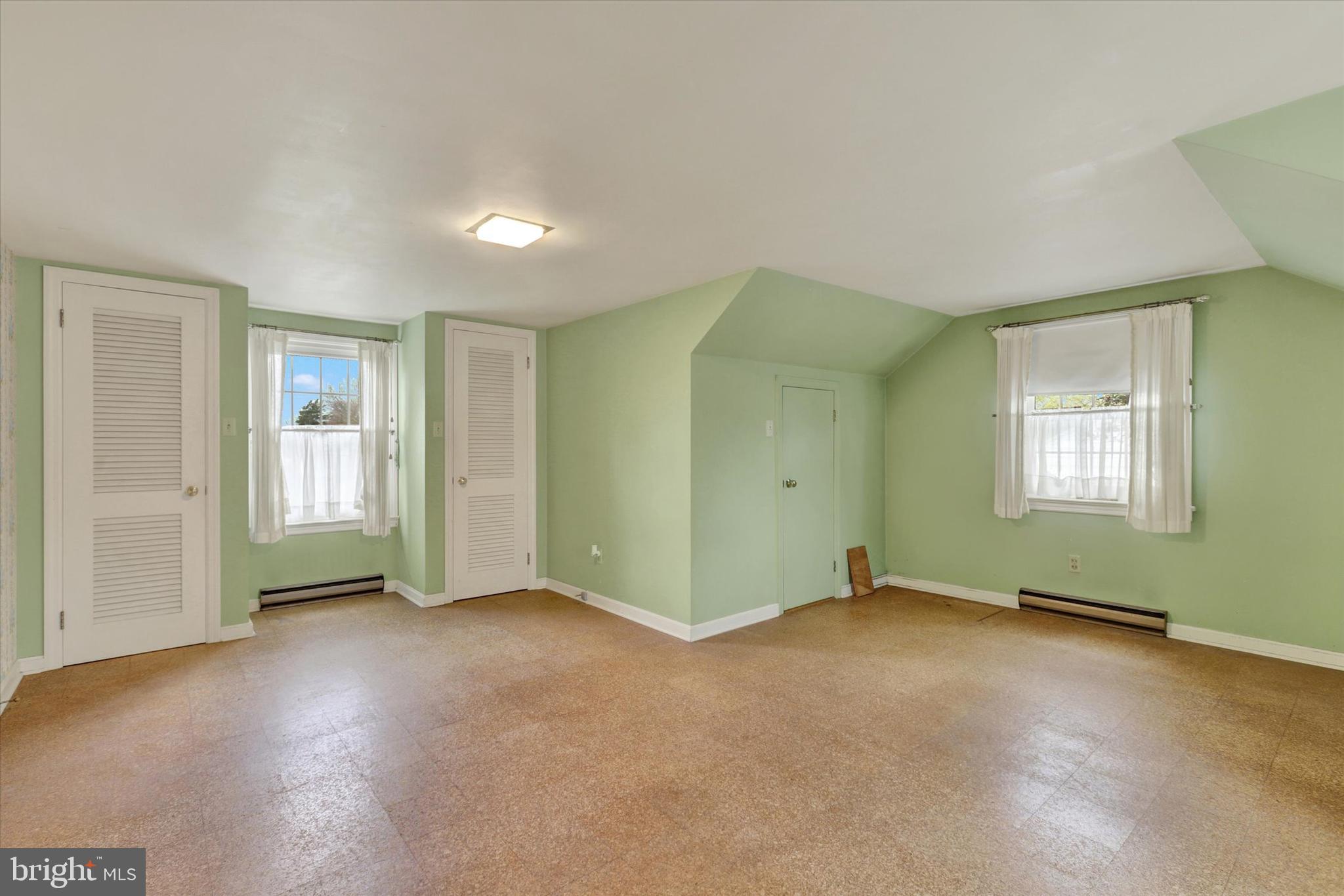 HALLWOOD HEIGHTS - Residential